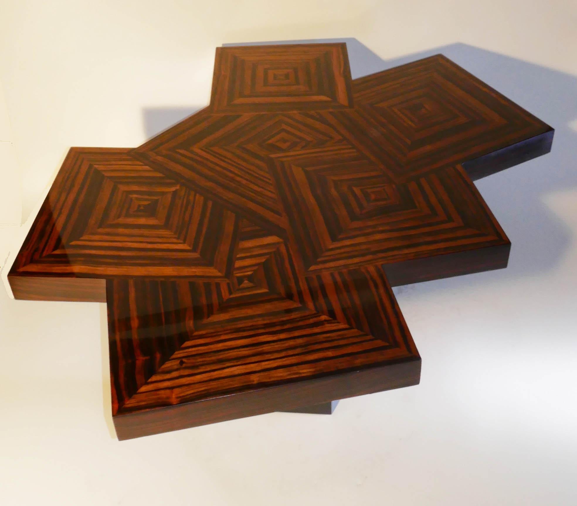 Marqueterie Table basse « Cubes » en marqueterie de bois d'ébène de Macassar par Aymeric Lefort en vente