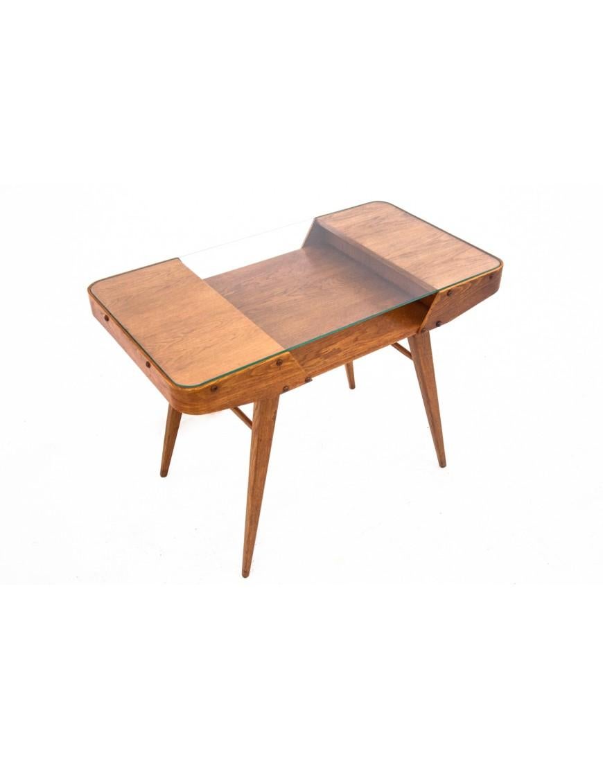 Coffee table, Czech design, 1960s After renovation. In Good Condition For Sale In Chorzów, PL