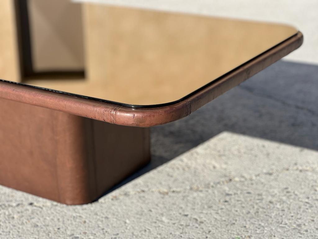Coffee table in wood, leather and mirror by De Sede 1970 wooden structure covered with brown leather. 
glass mirror on the top.
