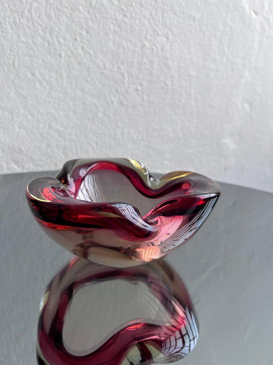 Mid-Century Modern Coffee Table Decorative, Murano Bowl in Sommerso Pink Glass, Rare Italian Item For Sale