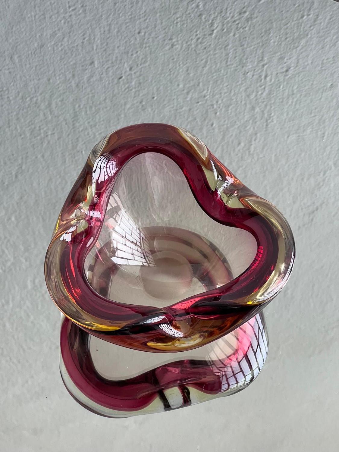 Coffee Table Decorative, Murano Bowl in Sommerso Pink Glass, Rare Italian Item In Good Condition For Sale In Milano, IT