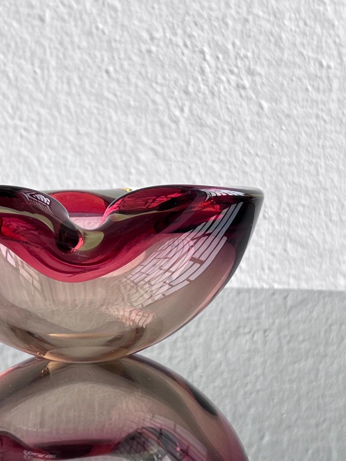 Mid-20th Century Coffee Table Decorative, Murano Bowl in Sommerso Pink Glass, Rare Italian Item For Sale