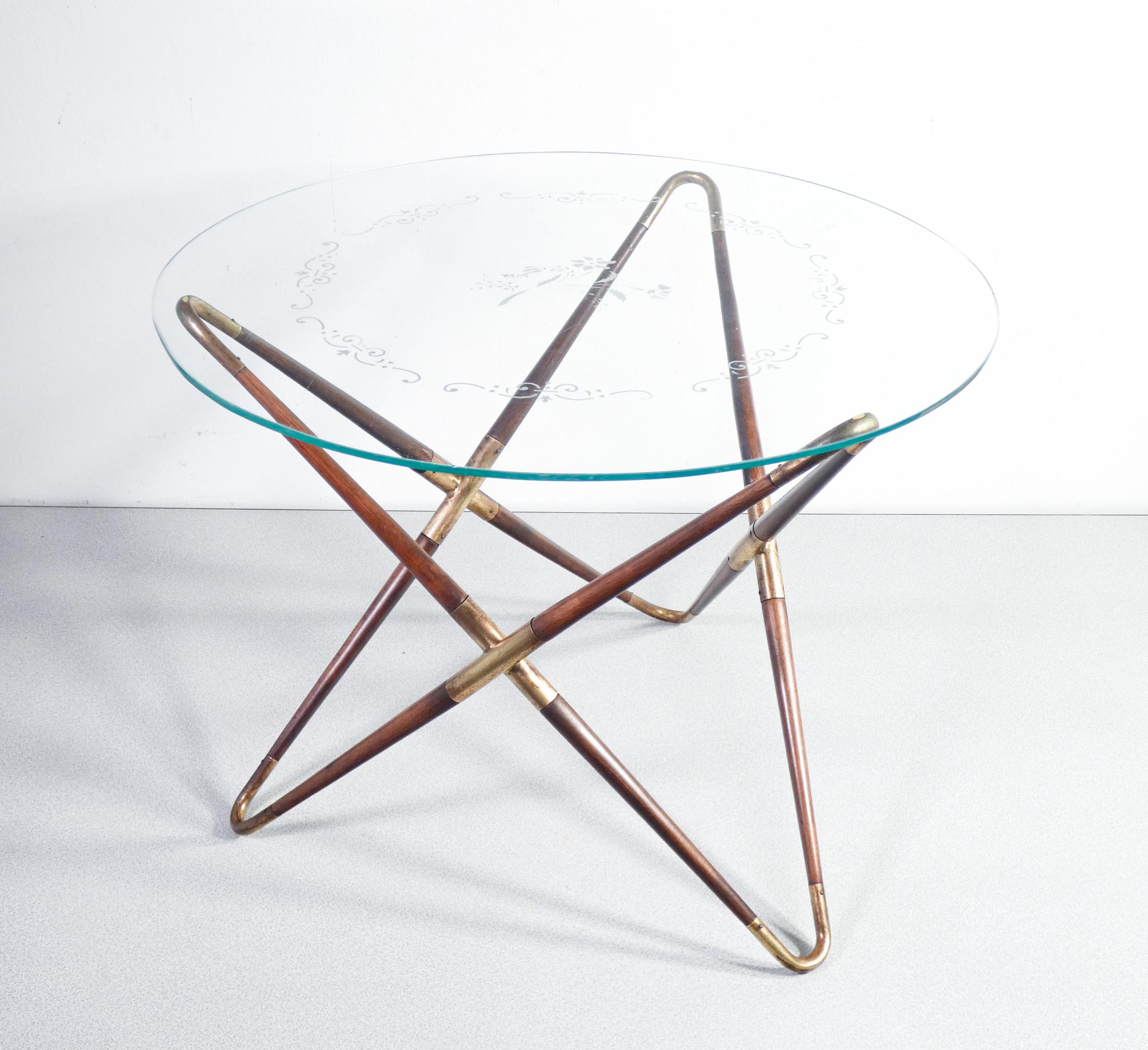 Coffee table
design Cesare LACCA,
in wood and brass,
decorated glass top.
Italy, 1940s / 1950s

Origin
Italy

Period
40s / 50s

Designer
Cesare LACCA

Materials
Wood, brass, glass

Dimensions
Height: 47 cm
Top: Ø 60