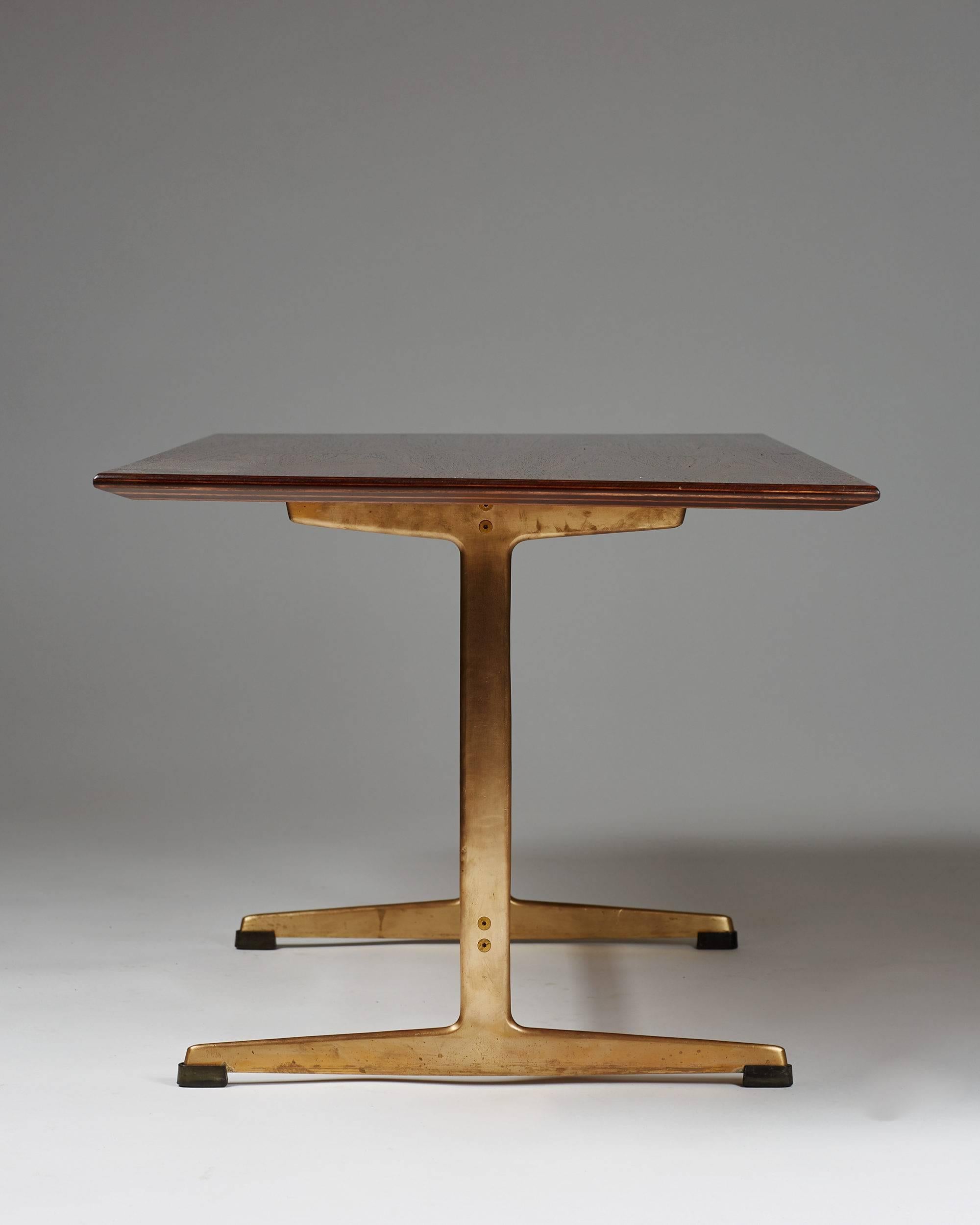 Scandinavian Modern Coffee Table Designed by Arne Jacobsen for Fritz Hansen, Denmark, 1950s For Sale