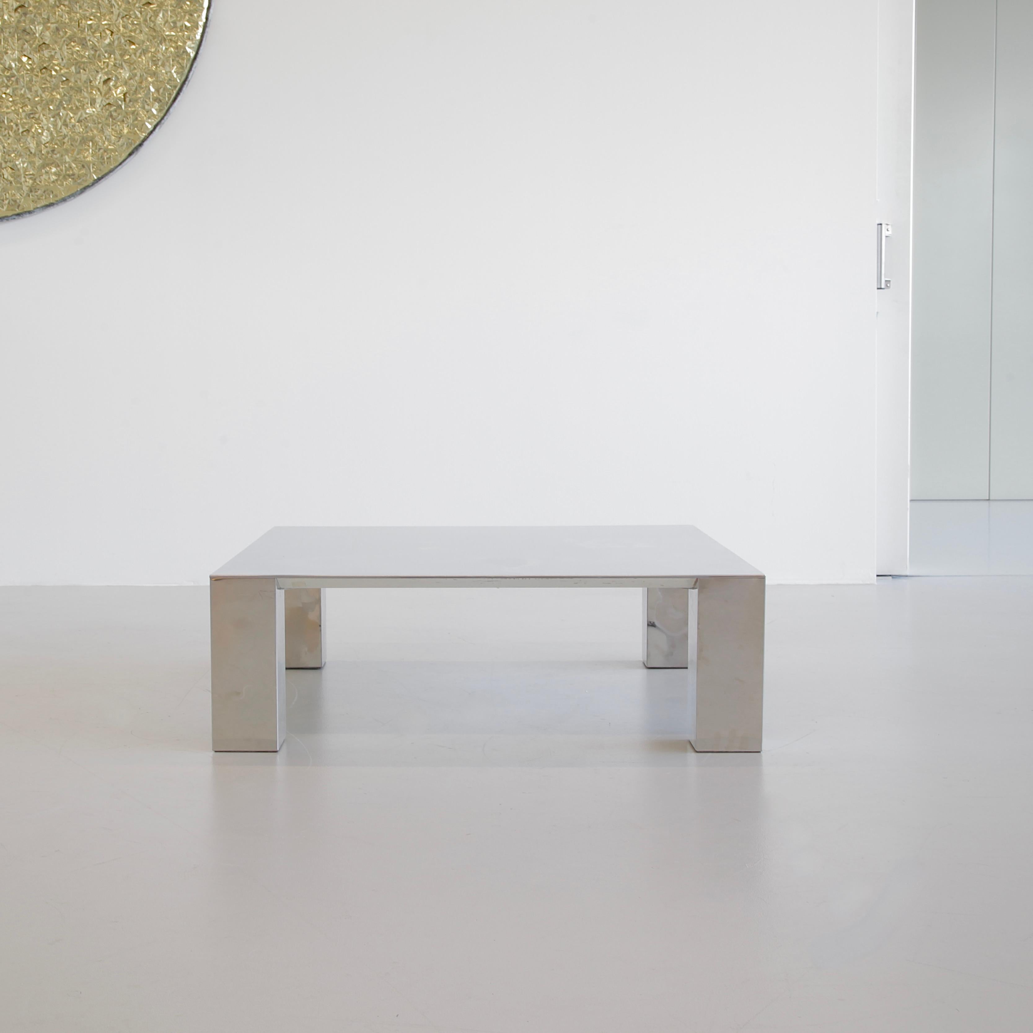 Coffee table designed by Giovanno Offredi, Italy, Saporiti, 1970.

The 'TEBE' coffee table by Offredi with wooden structure and polished stainless steel surface. Super elegant and large coffee table produced by Saporiti in Italy.