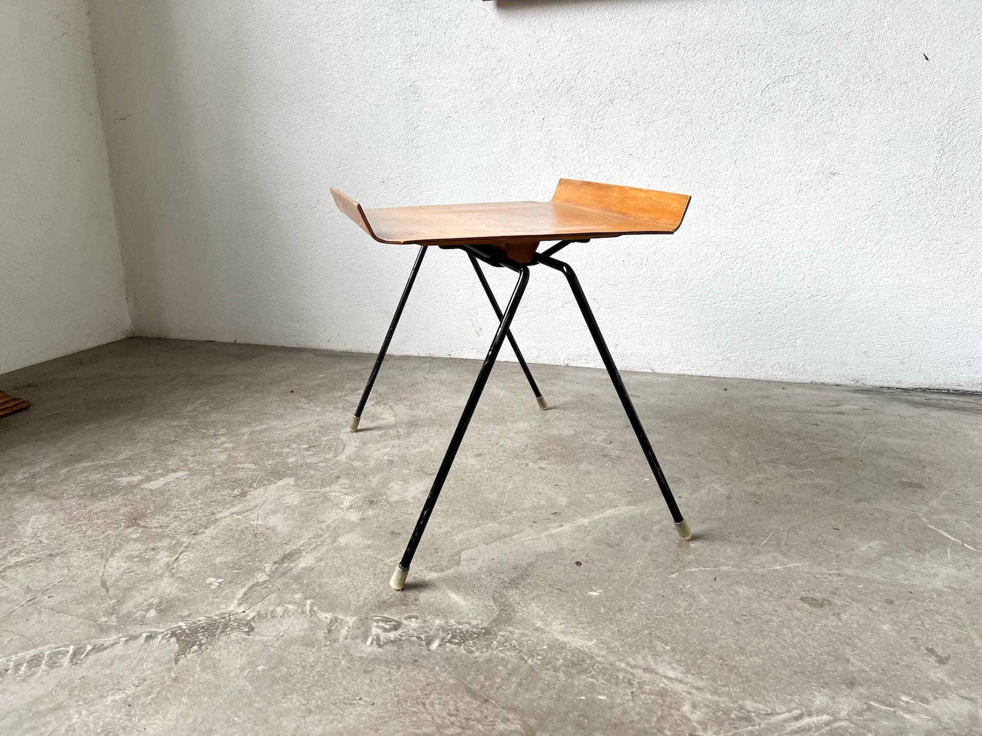 Mesa de centro diseñada por Hans Bellmann en los años 50 en venta 3