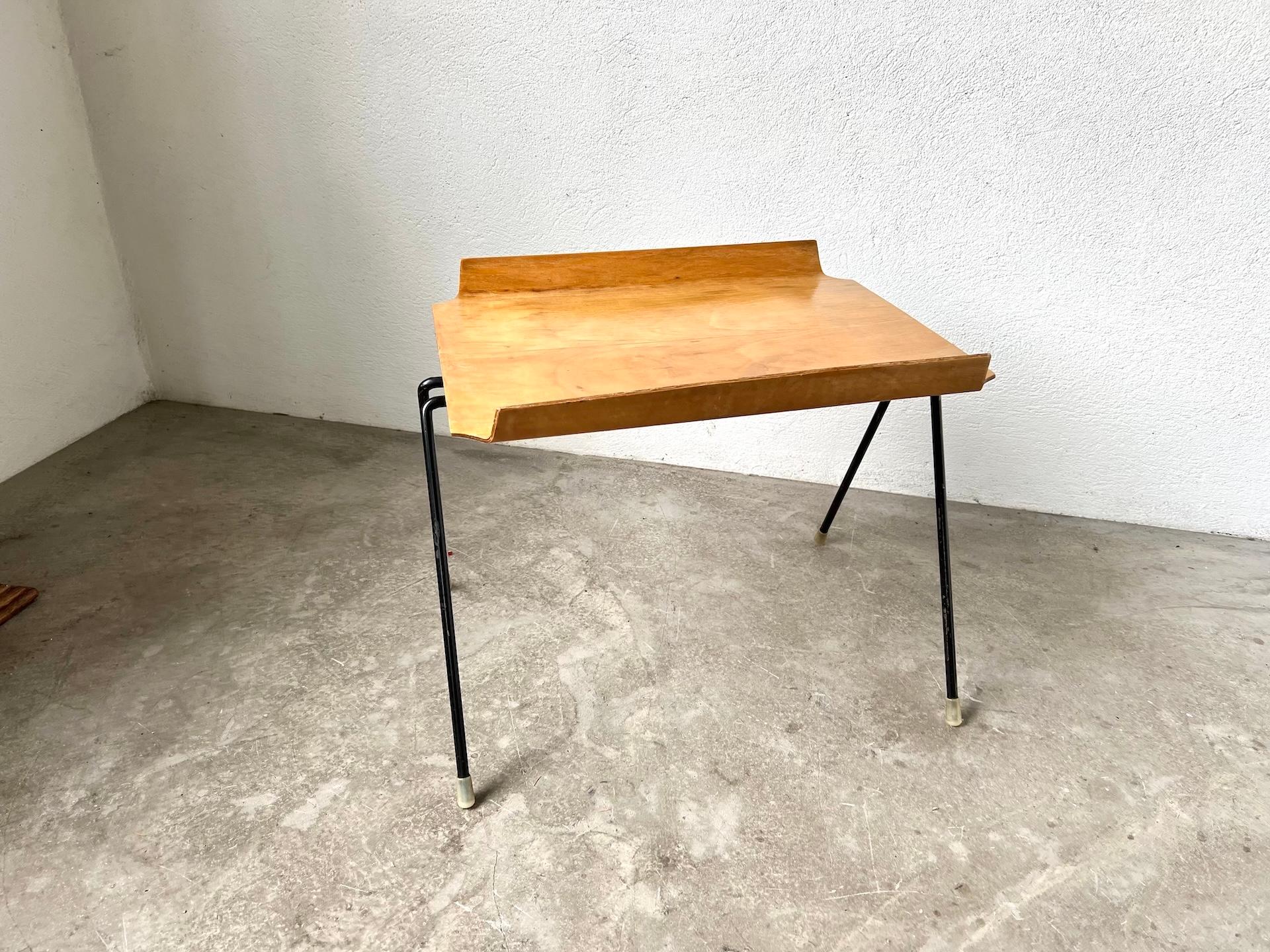 Mesa de centro diseñada por Hans Bellmann en los años 50 en venta 7