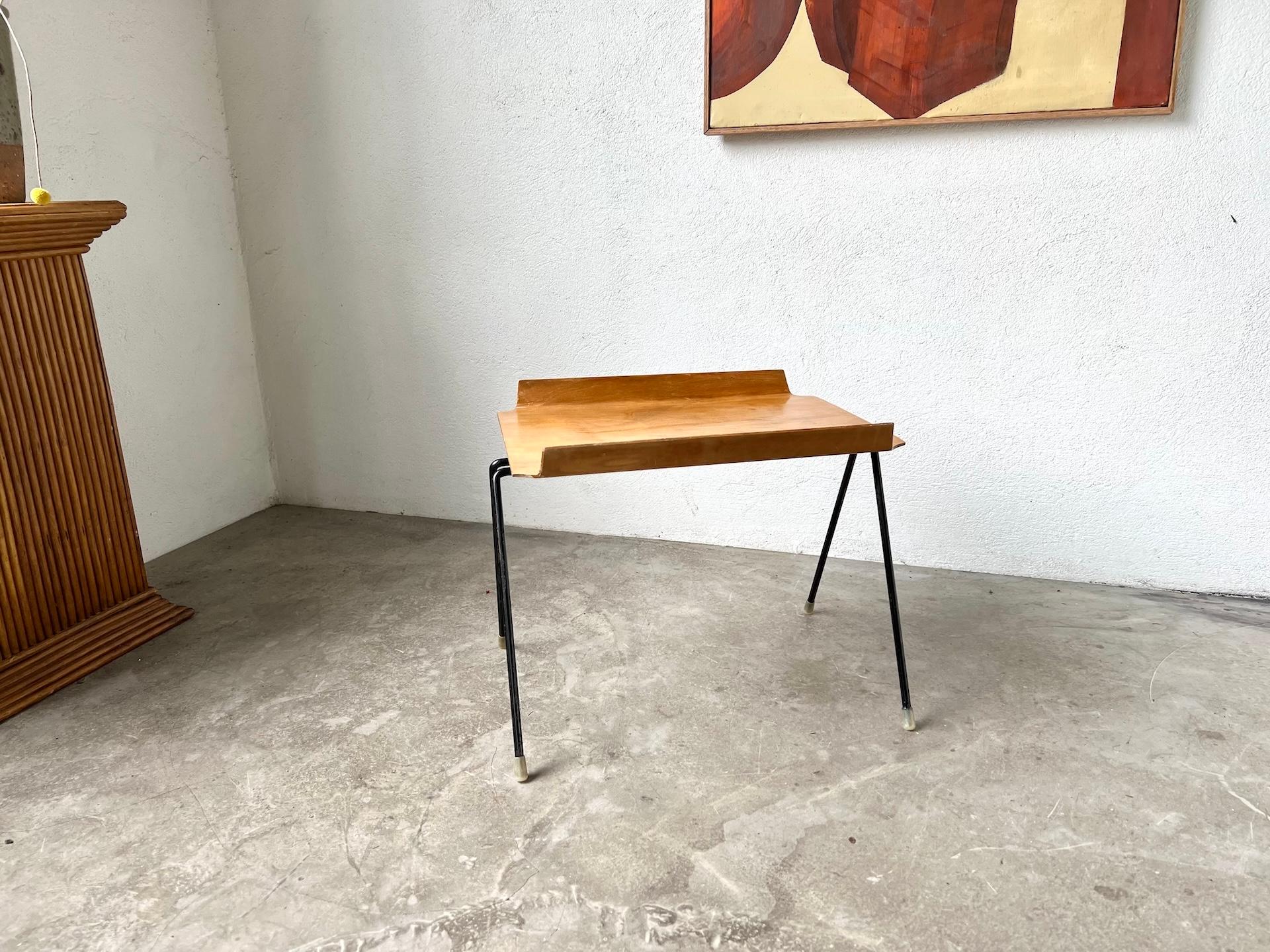Mesa de centro diseñada por Hans Bellmann en los años 50 Moderno de mediados de siglo en venta