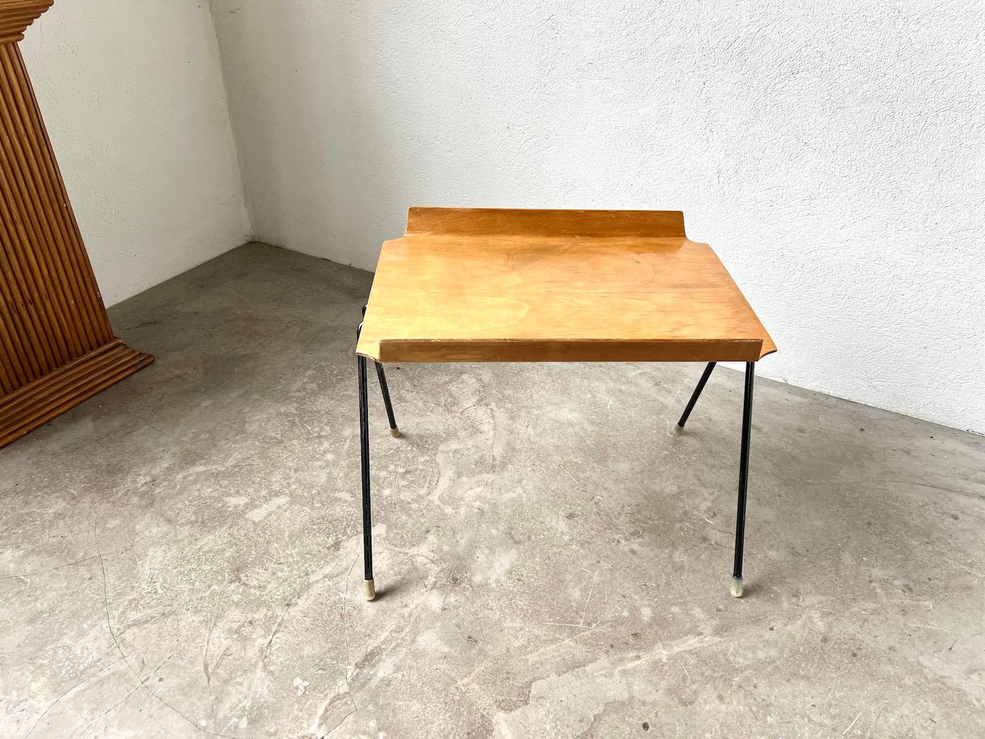Mesa de centro diseñada por Hans Bellmann en los años 50 Suizo en venta