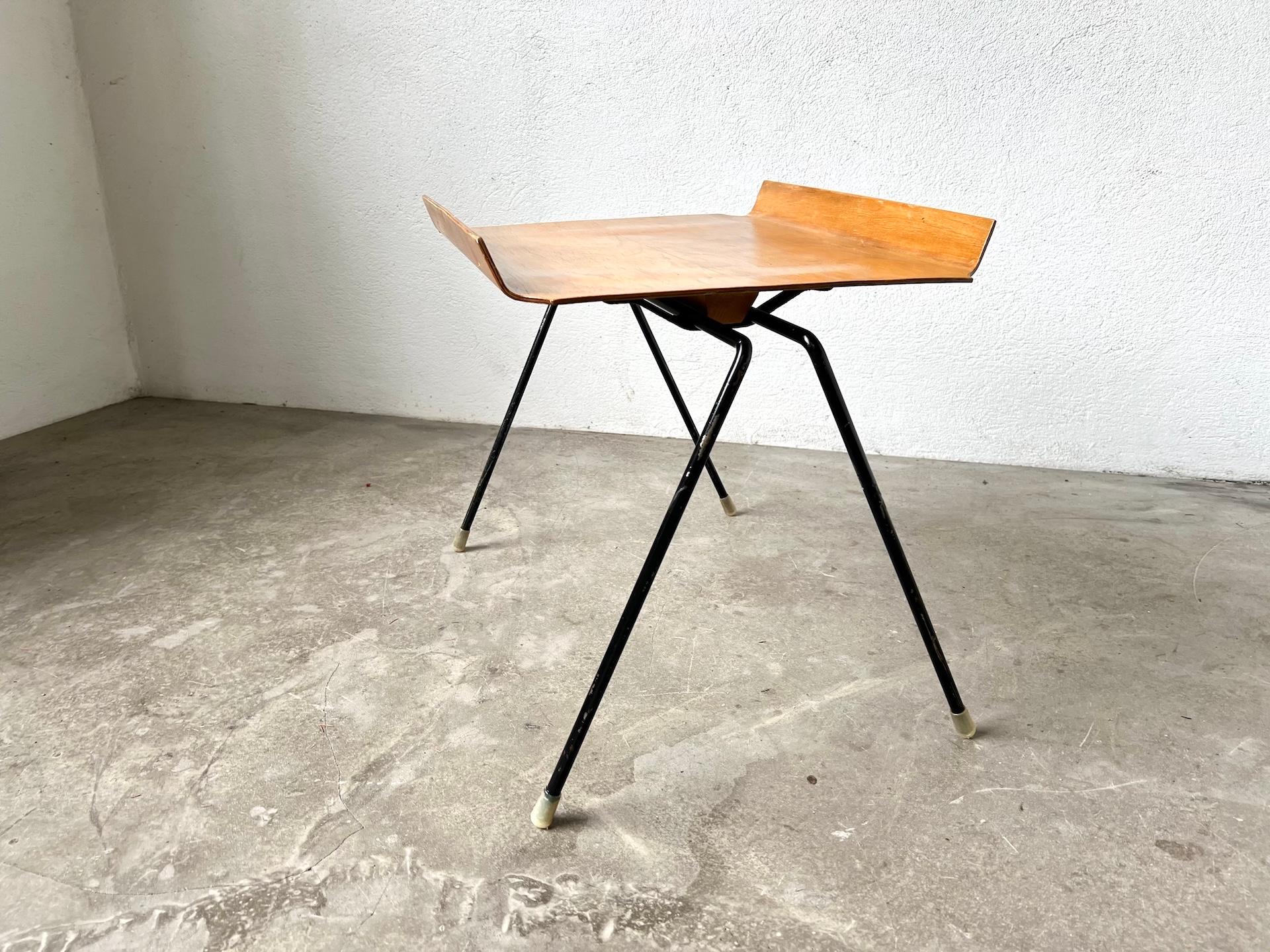 Mesa de centro diseñada por Hans Bellmann en los años 50 en venta 2