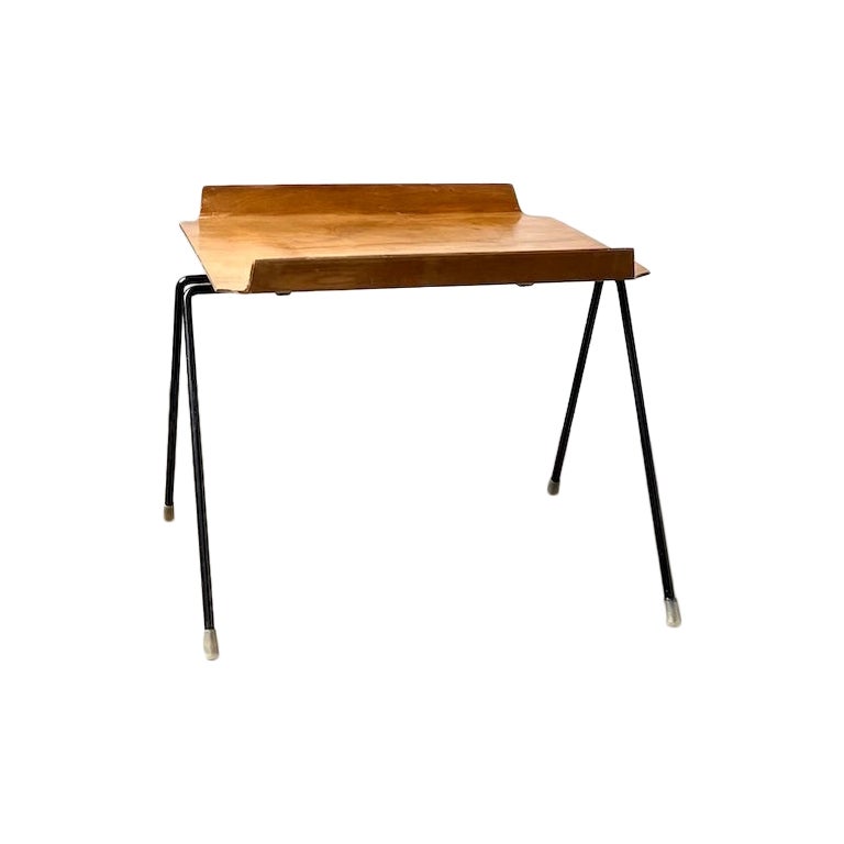Mesa de centro diseñada por Hans Bellmann en los años 50