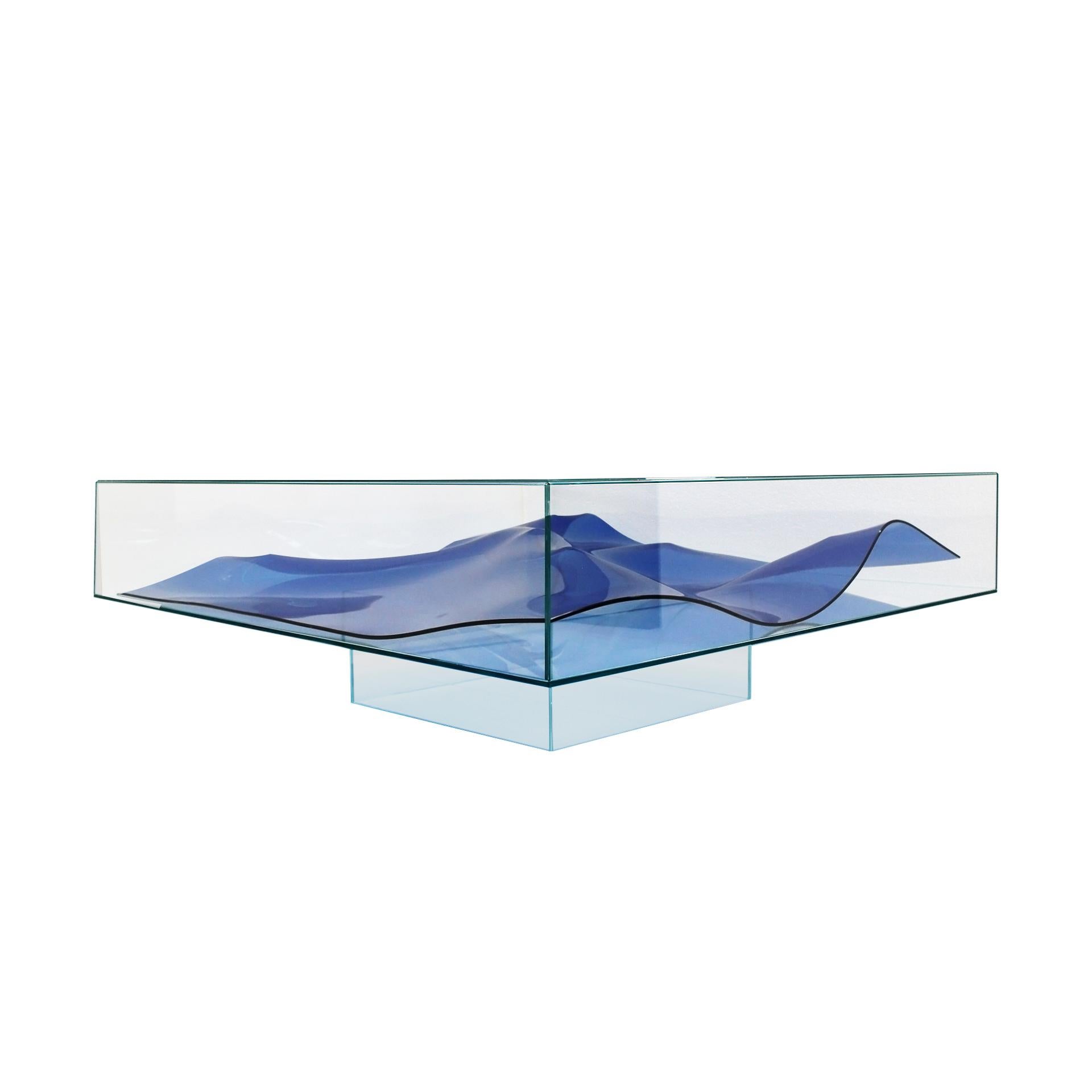Moderne Table basse conçue par L.A. Studio avec verre de Murano bleu à l'intérieur en vente