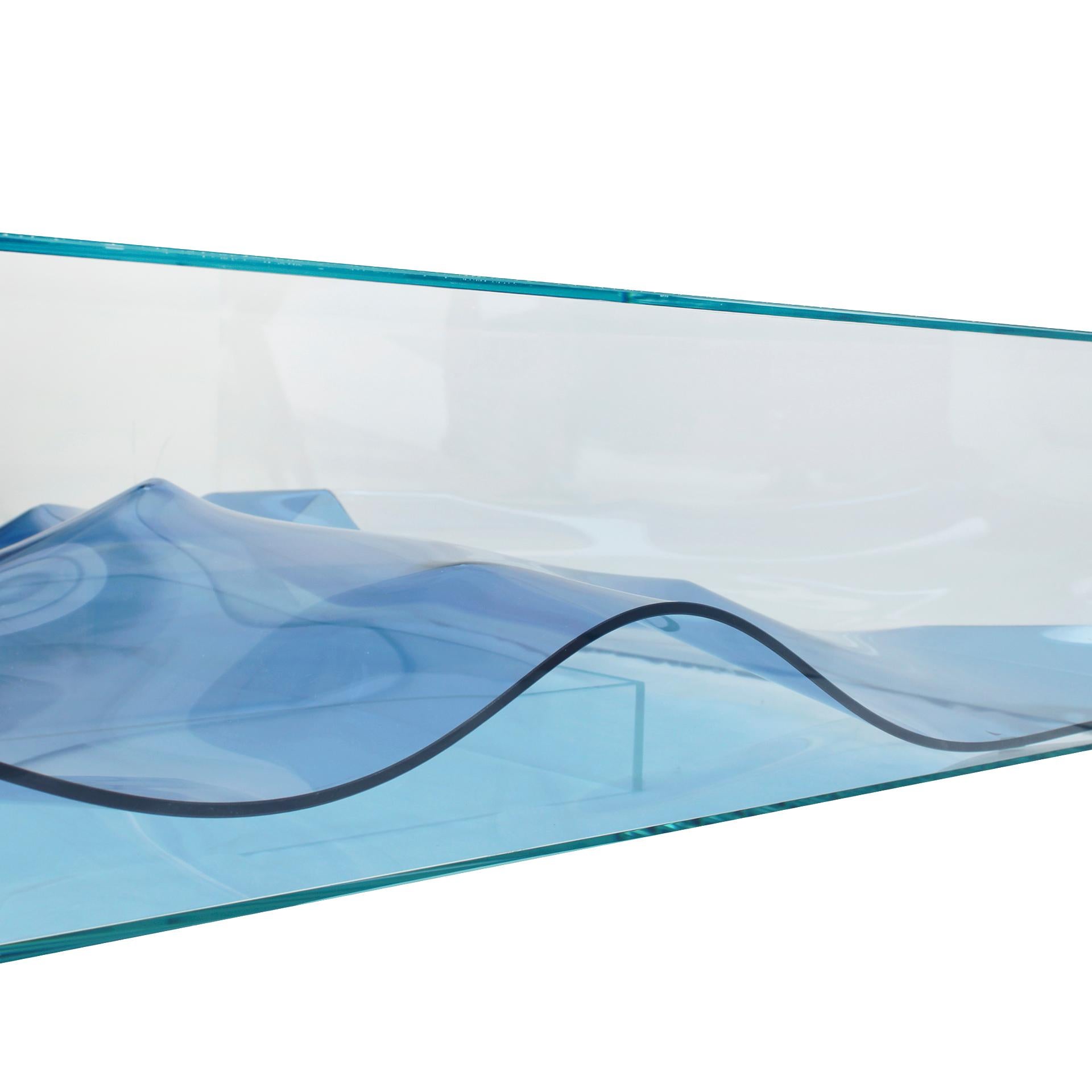 Table basse conçue par L.A. Studio avec verre de Murano bleu à l'intérieur Bon état - En vente à Madrid, ES