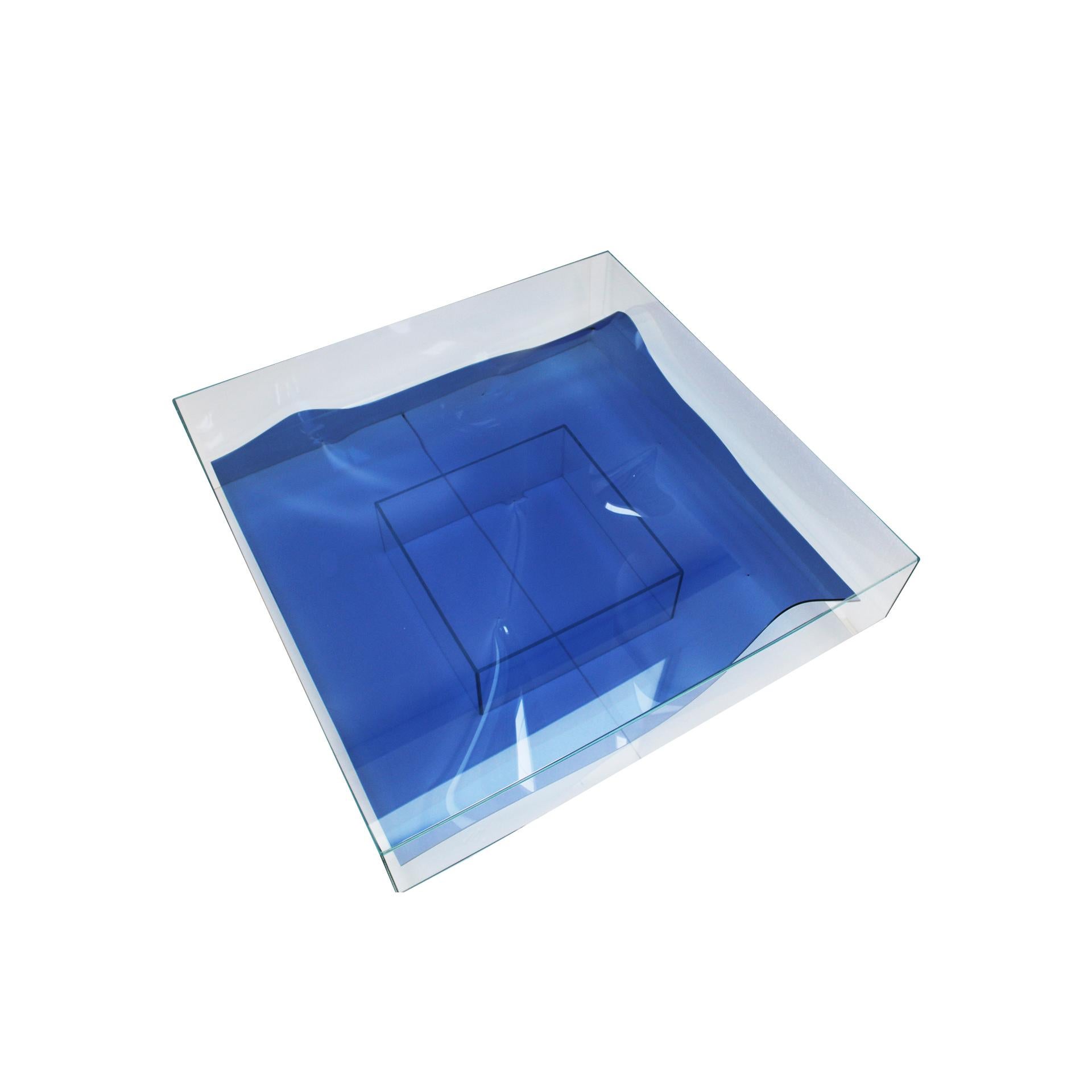 Table basse conçue par L.A. Studio avec verre de Murano bleu à l'intérieur Bon état - En vente à Madrid, ES
