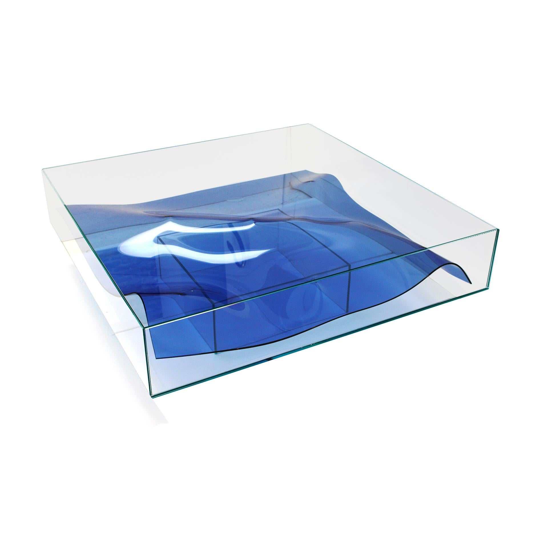 XXIe siècle et contemporain Table basse conçue par L.A. Studio avec verre de Murano bleu à l'intérieur en vente