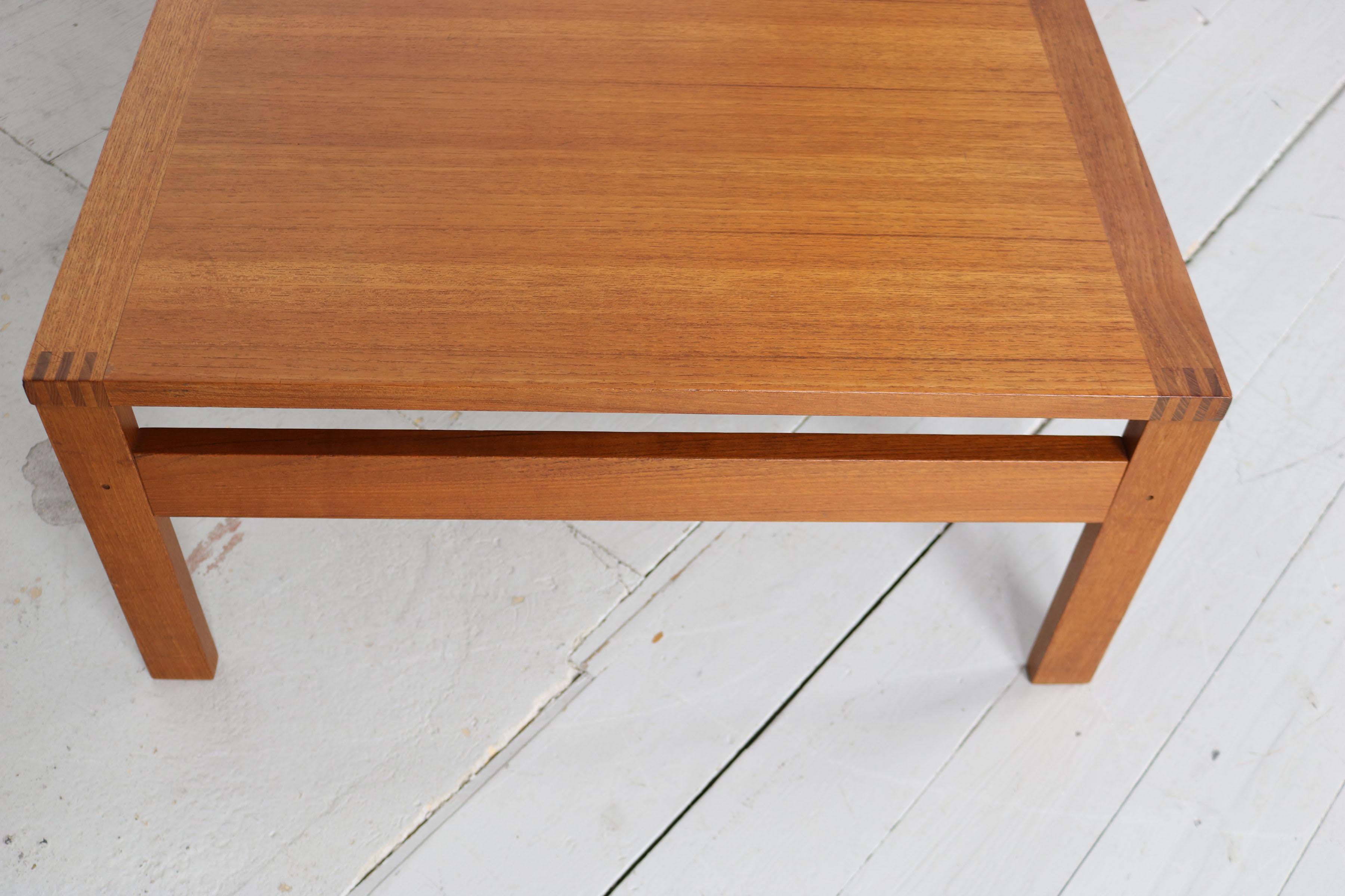 Mesa de centro, diseño de Ole Gjerløv-Knudsen y Torben Lind, Dinamarca años 60 en venta 13