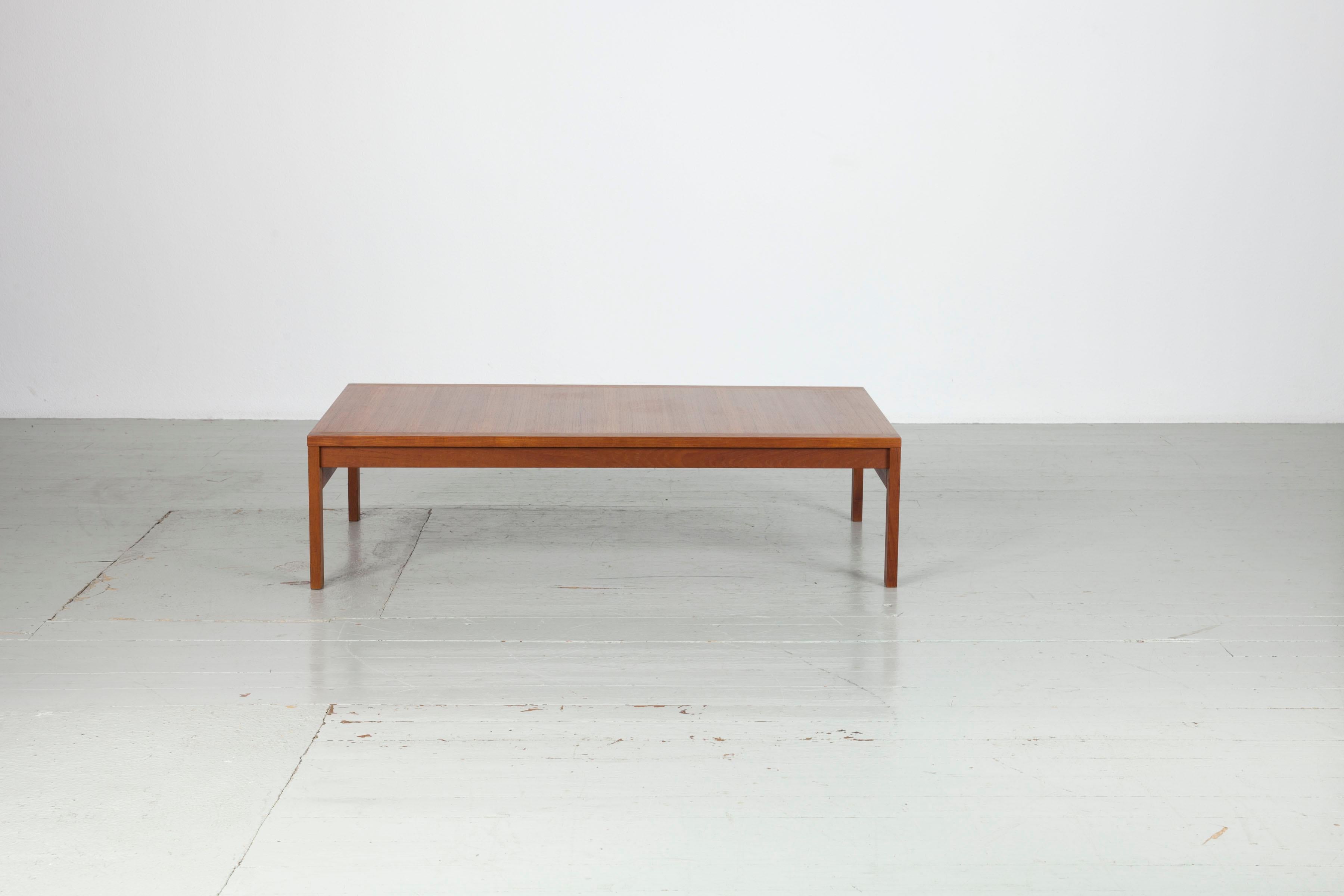 Coffee Table, Designed by Ole Gjerløv-Knudsen and Torben Lind, Denmark 60s In Good Condition For Sale In Wolfurt, AT