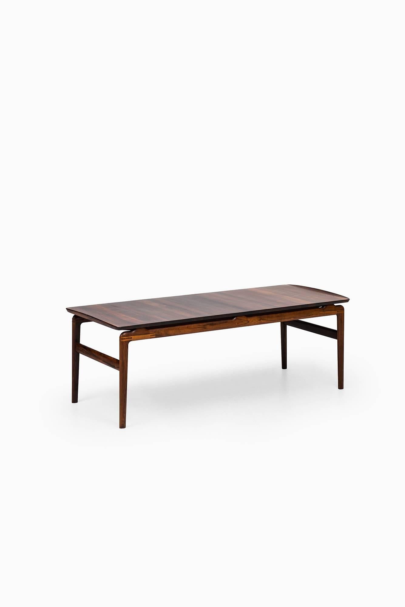 Formica Table basse conçue par Peter Hvidt & Orla Mlgaard-Nielsen en vente