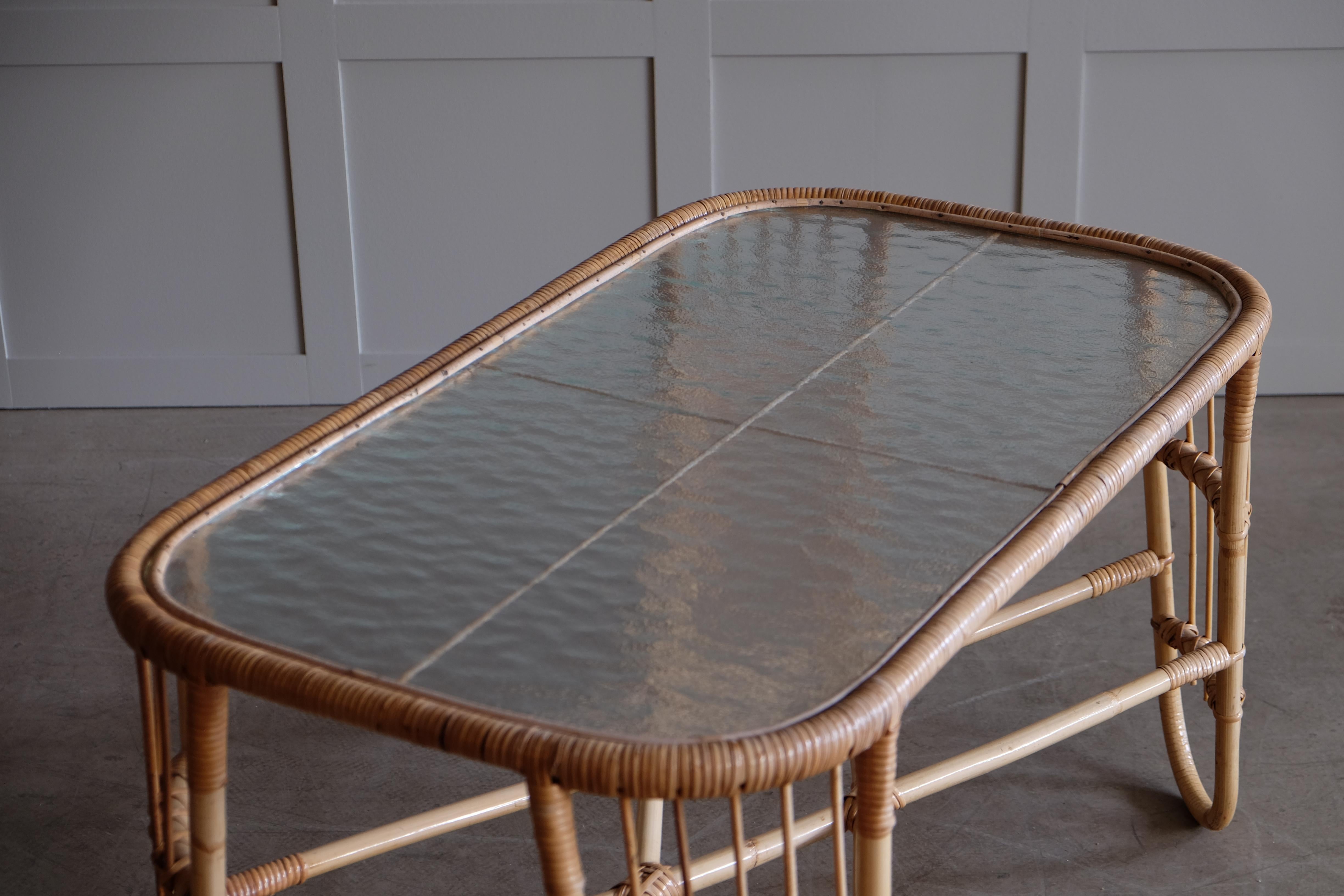 Scandinavian Modern Coffee table designed by Viggo Boesen, Denmark, 1940s