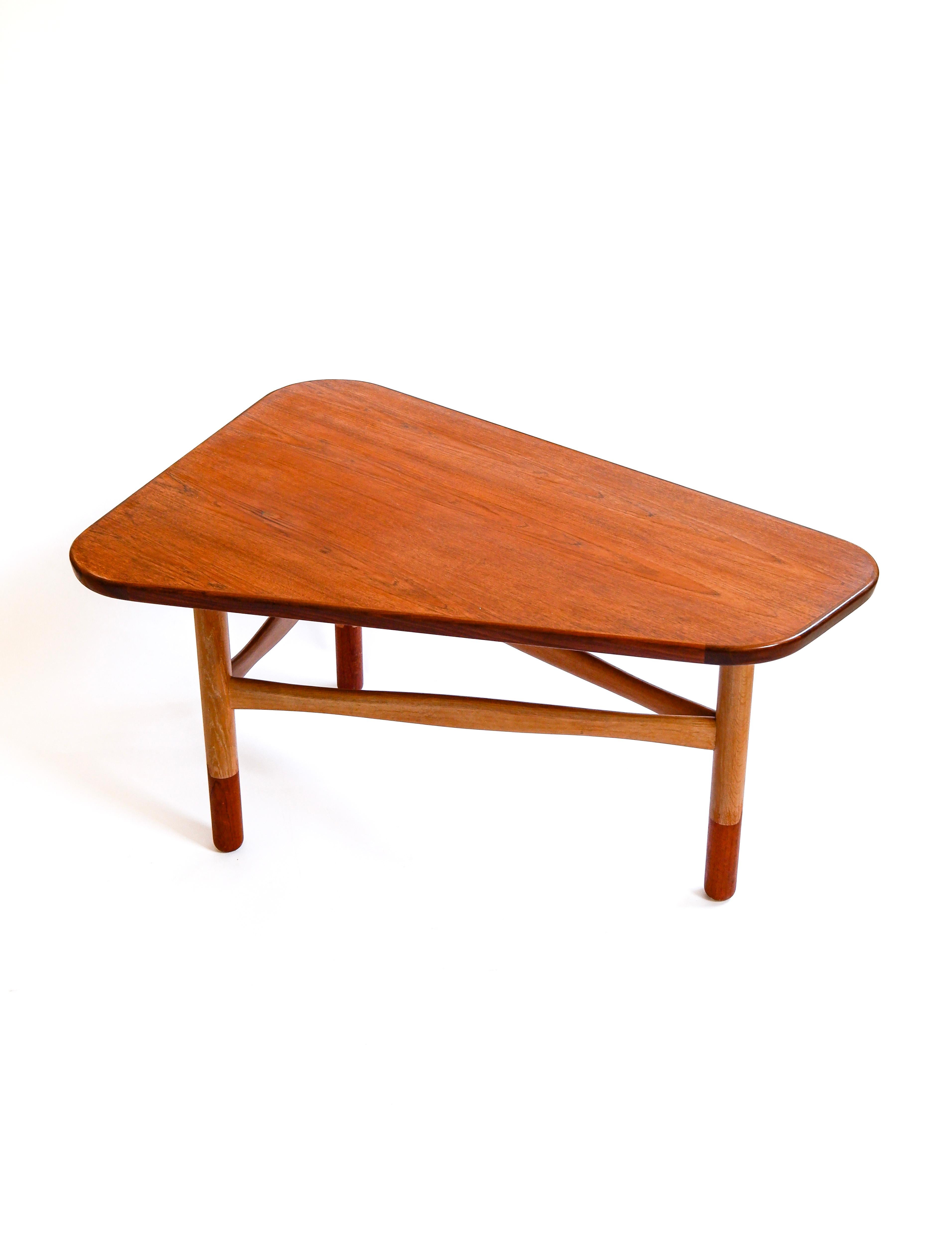 Scandinavian Modern Coffee table designed by Yngve Ekström for Westbergs möbler, teak & oak For Sale