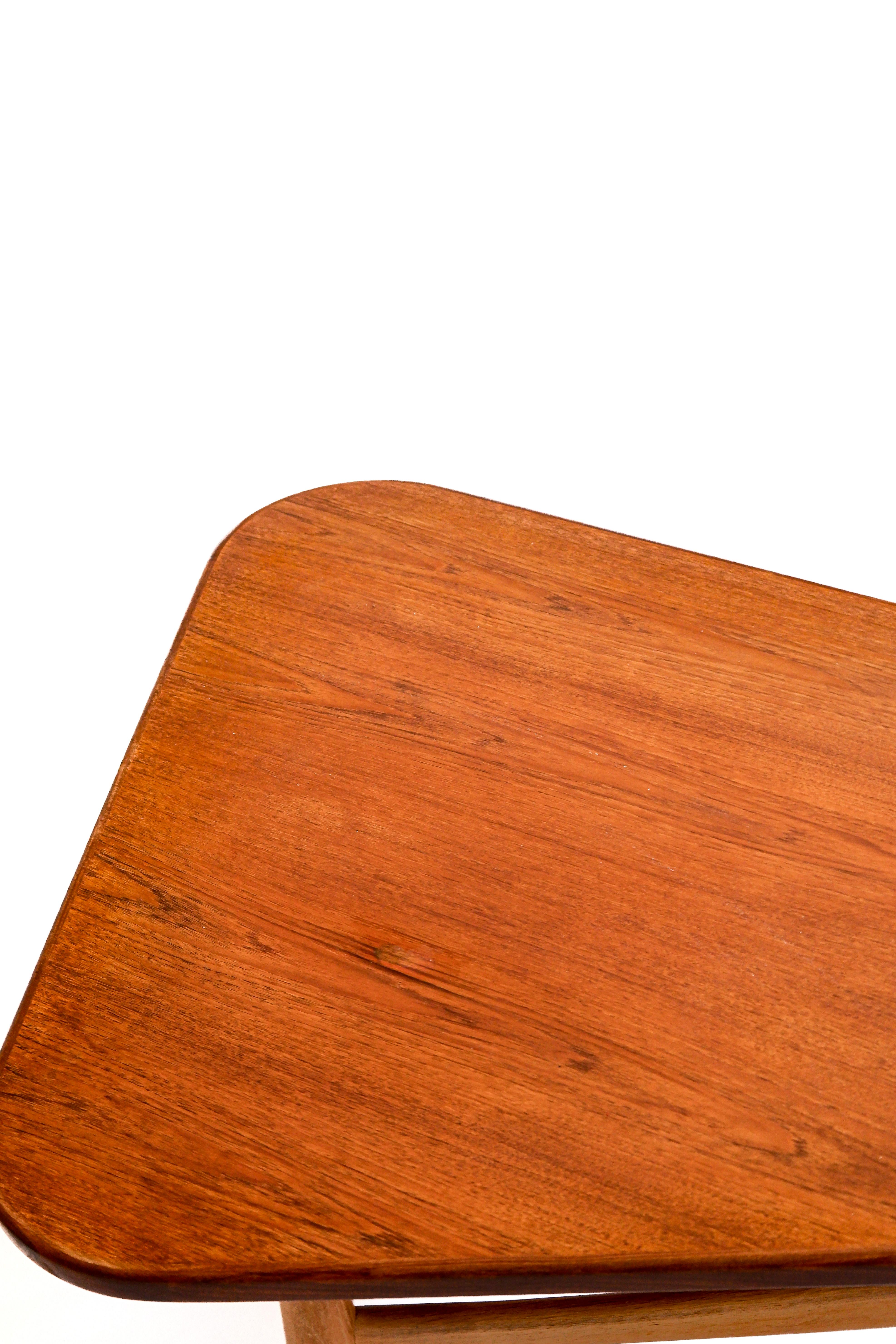 Coffee table designed by Yngve Ekström for Westbergs möbler, teak & oak In Fair Condition For Sale In Hägersten-Liljeholmen, Stockholms län