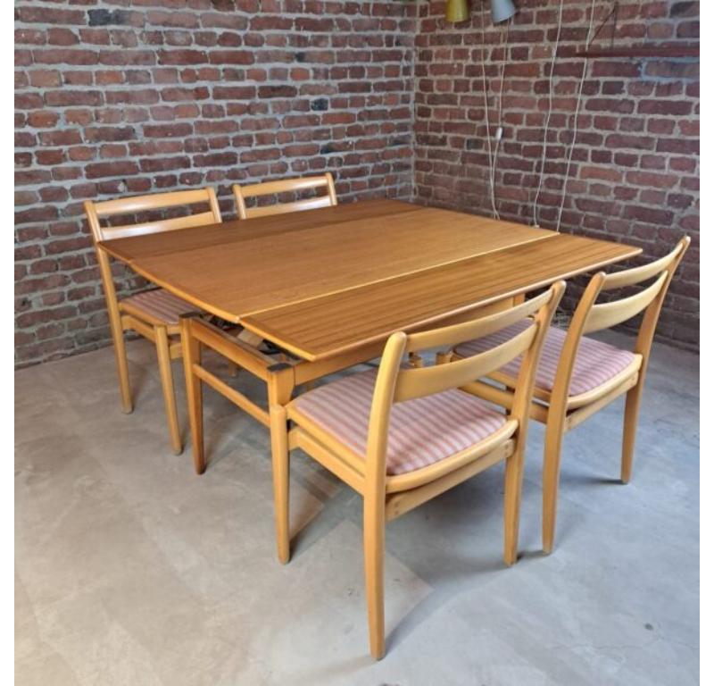 Table basse / table de salle à manger, Danemark, 1960

Informations complémentaires :
Pays de fabrication - Danemark
Période de conception - 1960
Période de production - 1960
Style - Midcentury / Design/One
MATERIAL - Bois de teck
Couleur - Marron