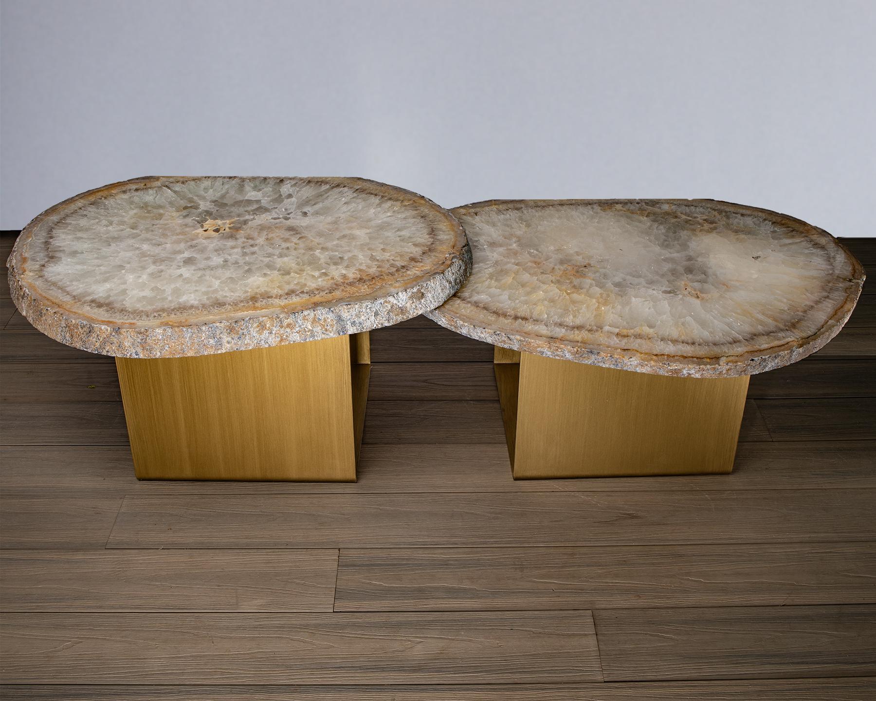 Coffee Table, Double Brazilian Agate with Brass-Plated Antique Patina Metal Base In New Condition In Polanco, CDMX