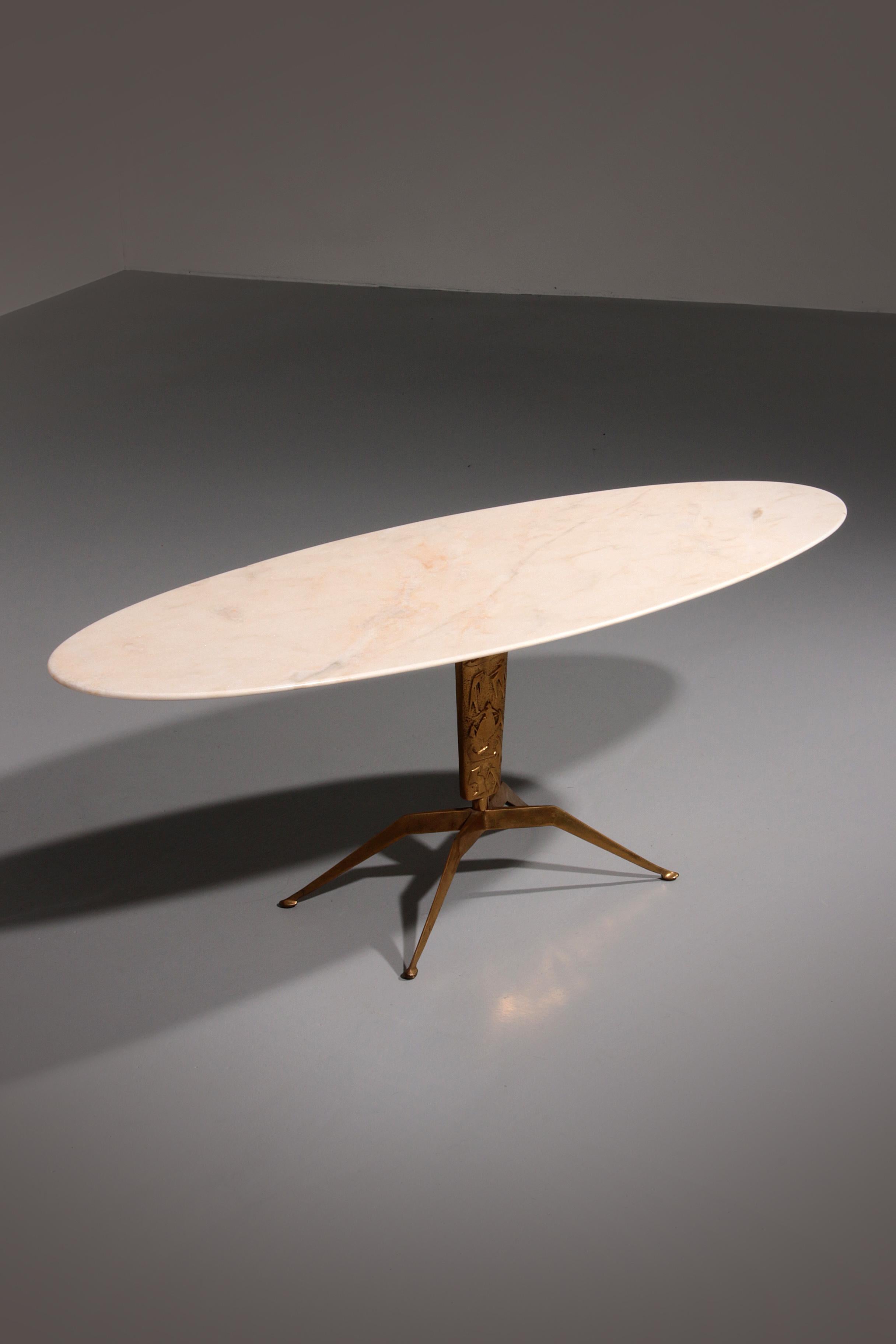 

The Dubè coffee table, designed by Duilio Barnabé (also known as Dubè) in 1955 for Fontana Arte, is an exceptional piece that embodies the essence of 1950s Italian design. This oval coffee table features a Carrara marble top supported by a cast
