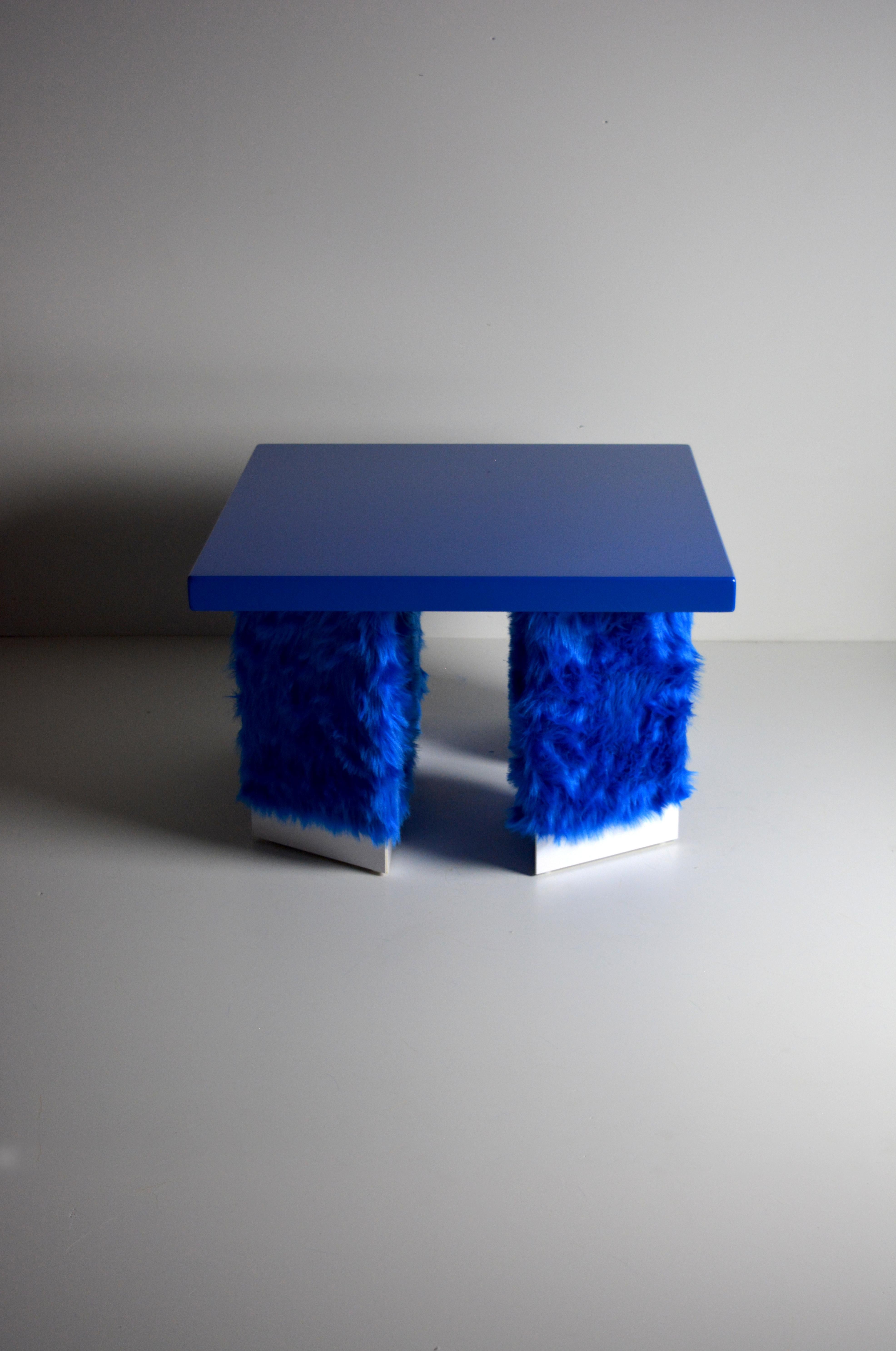 Italian coffee table Eccentrico, 1/4 Studio Greca contemporary blue fur lacquered wood For Sale