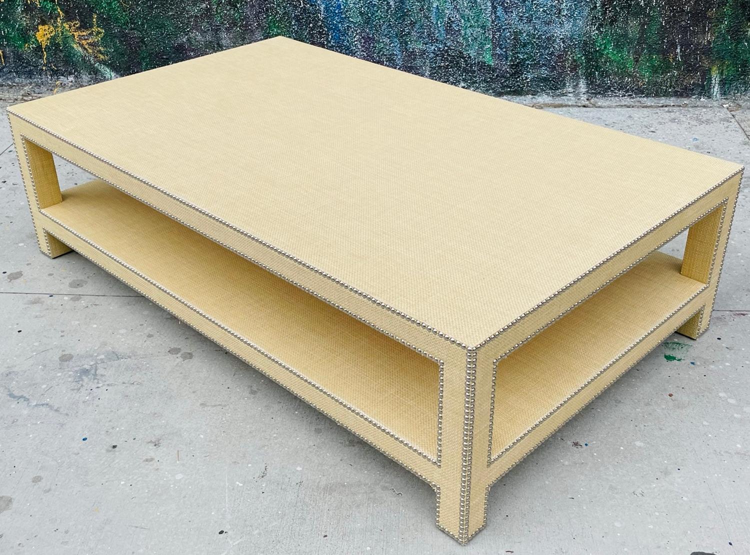 Table basse embossée en raphia, style Karl Springer en vente 6