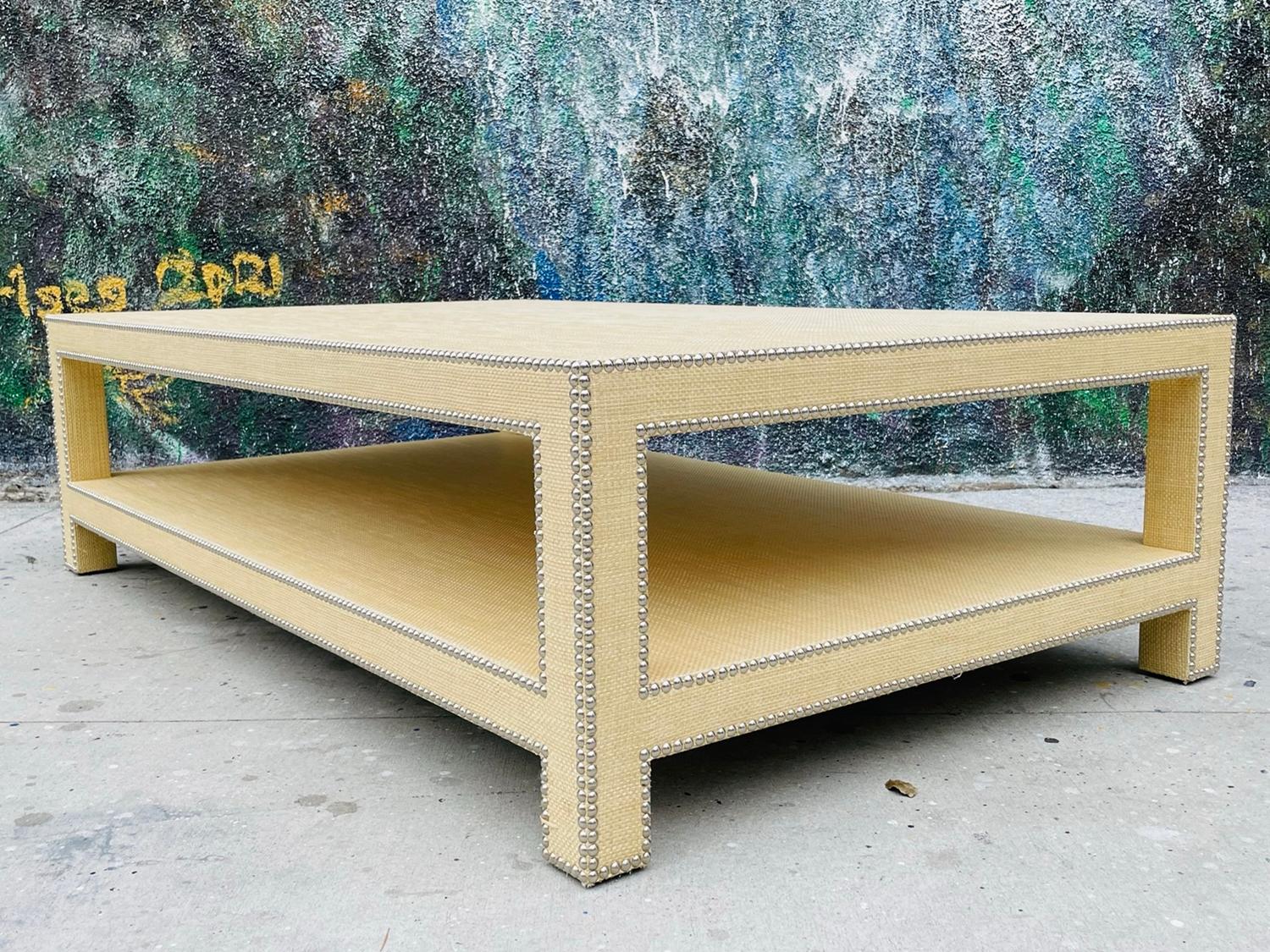 Postmoderne Table basse embossée en raphia, style Karl Springer en vente