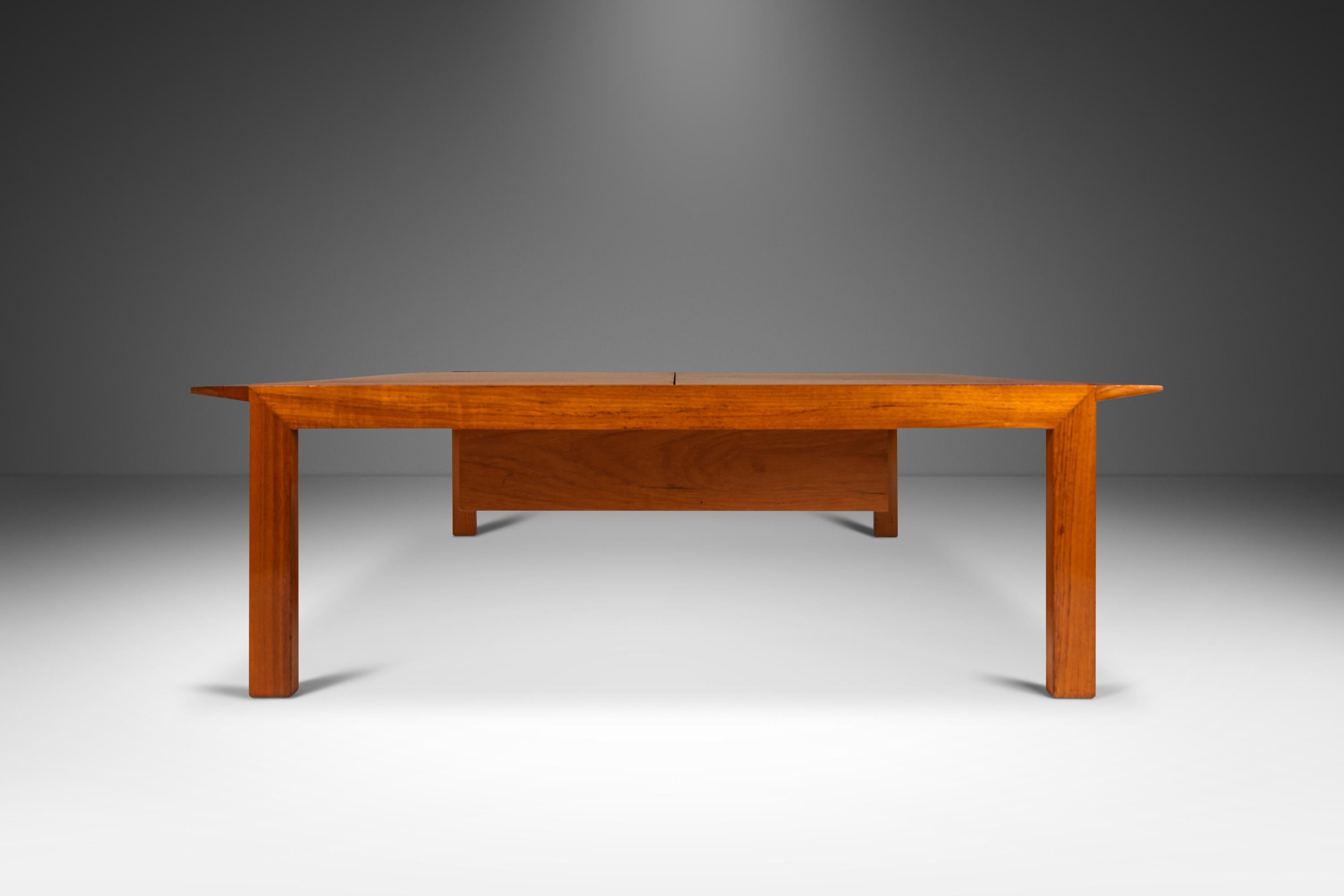 Teak Coffee Table, Expanding Table Top, Stroage Space After Johannes Andersen, 1970's For Sale