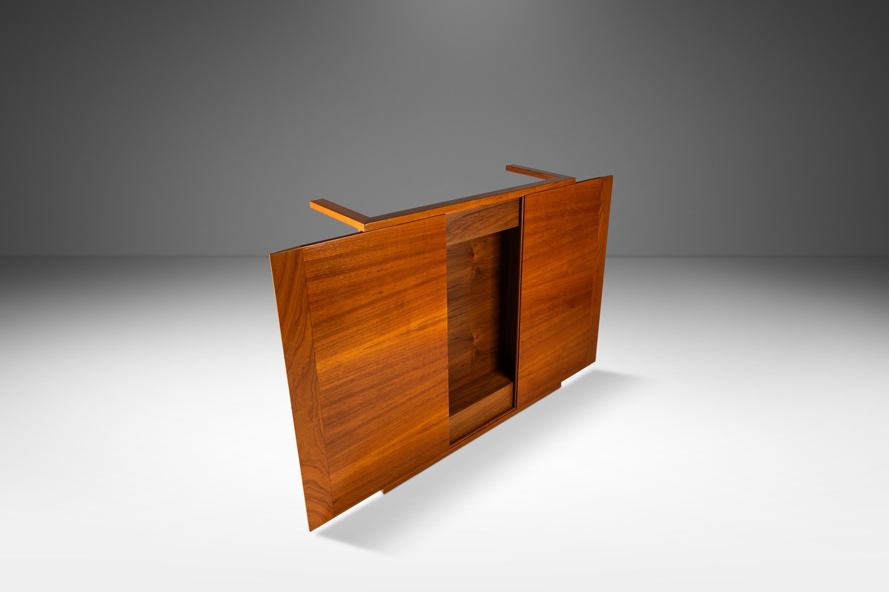 Coffee Table, Expanding Table Top, Stroage Space After Johannes Andersen, 1970's For Sale 1