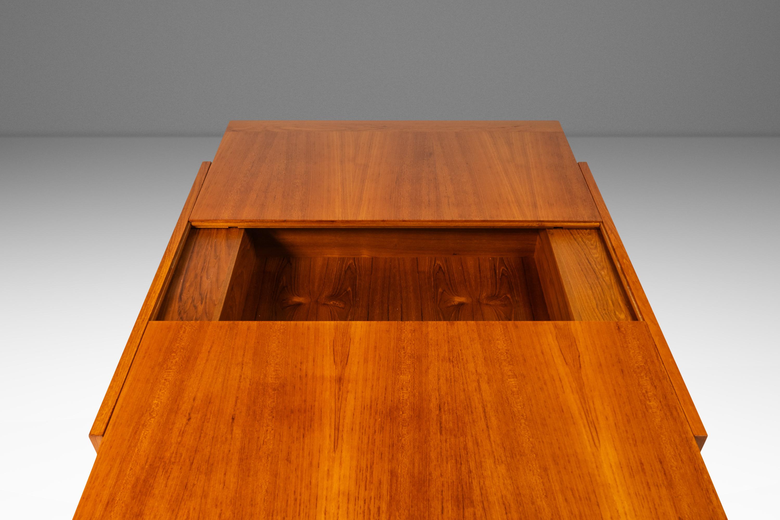 Coffee Table, Expanding Table Top, Stroage Space After Johannes Andersen, 1970's For Sale 2