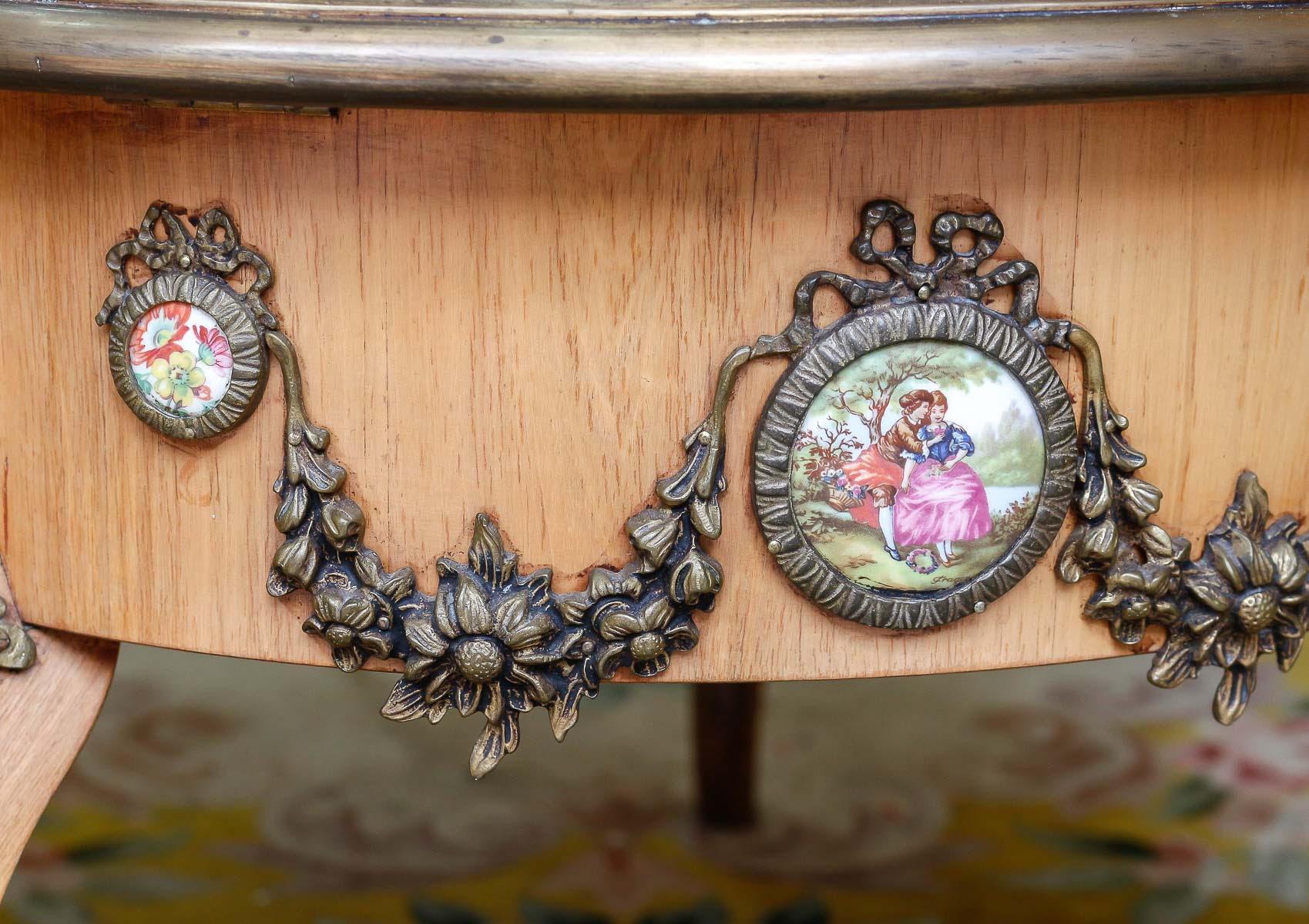 French Coffee Table, Flat Display Case, Early 20th Century, Napoleon III Style.