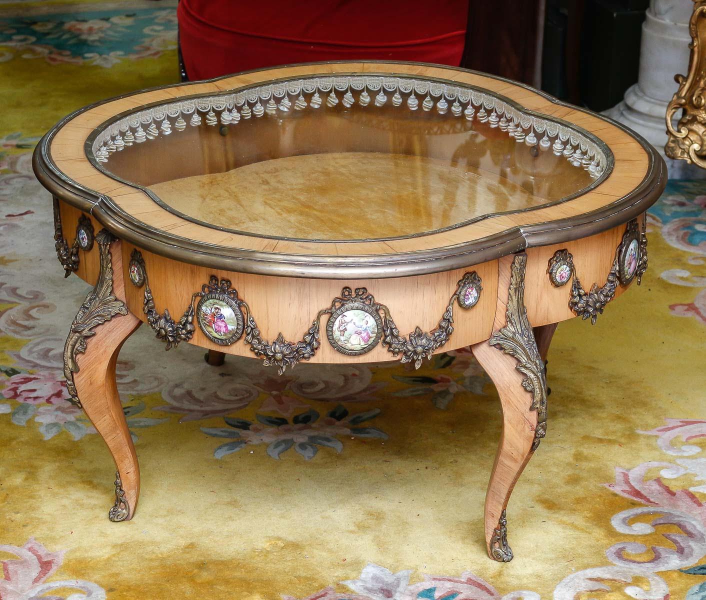 Coffee Table, Flat Display Case, Early 20th Century, Napoleon III Style. In Good Condition In Saint-Ouen, FR
