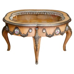 Table basse, vitrine plate, Début du 20e siècle, Style Napoléon III.