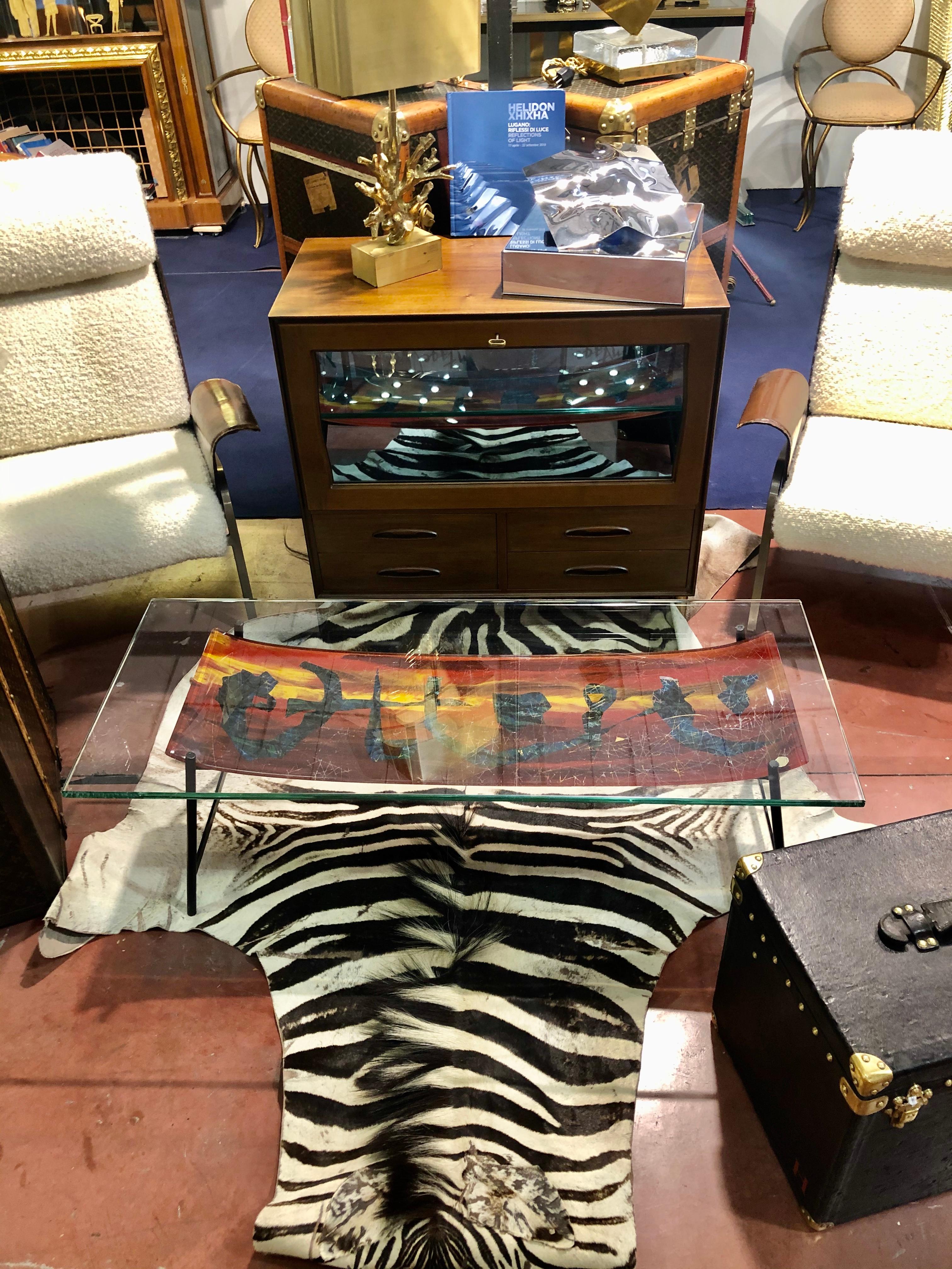 Fontana Arte coffee table, very rare curved glass hand painted by Duilio Barnabé, artist name Dubè.
Murano glass, made in Italy in circa 1958
Signed on the glass by the artist and Fontana Arte logo on the top.
 