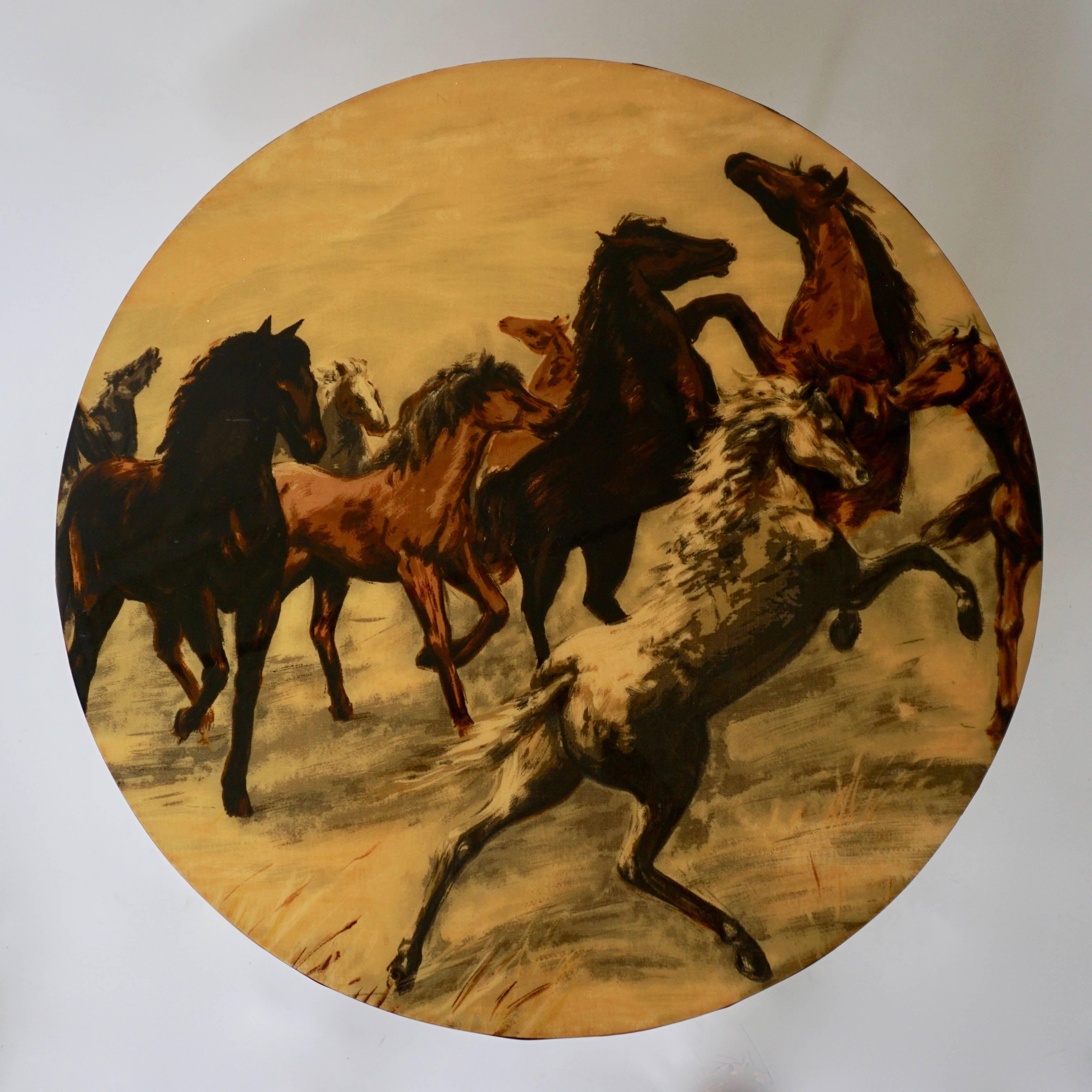 Coffee table with horses decorated on the top.
Measure: Diameter 77 cm.
Height 45 cm.