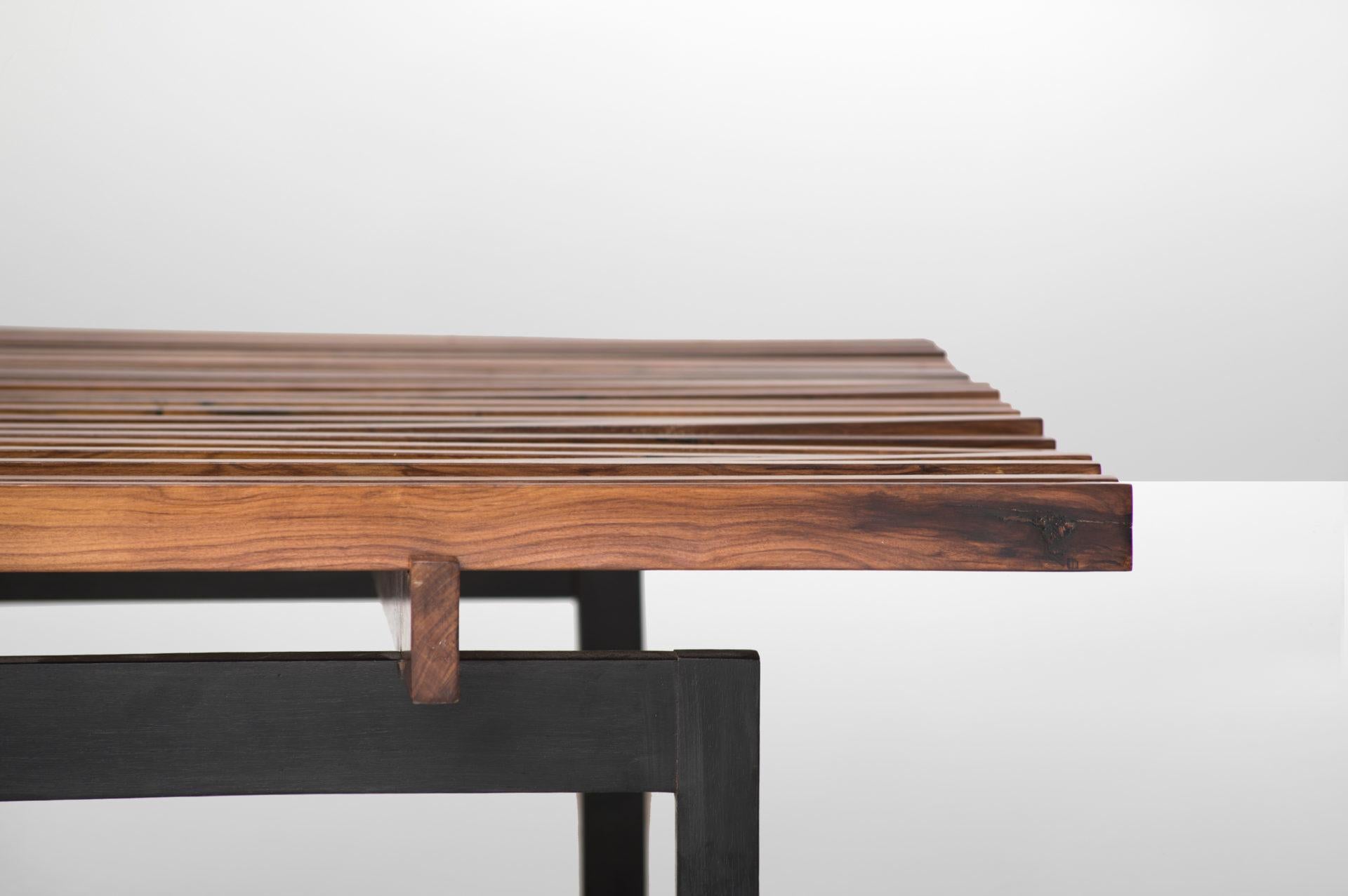 Branco & Preto
Table basse
Mesures
180 cm x 90 cm x 33h cm 
70,86 in x 35,43 in x 13h in