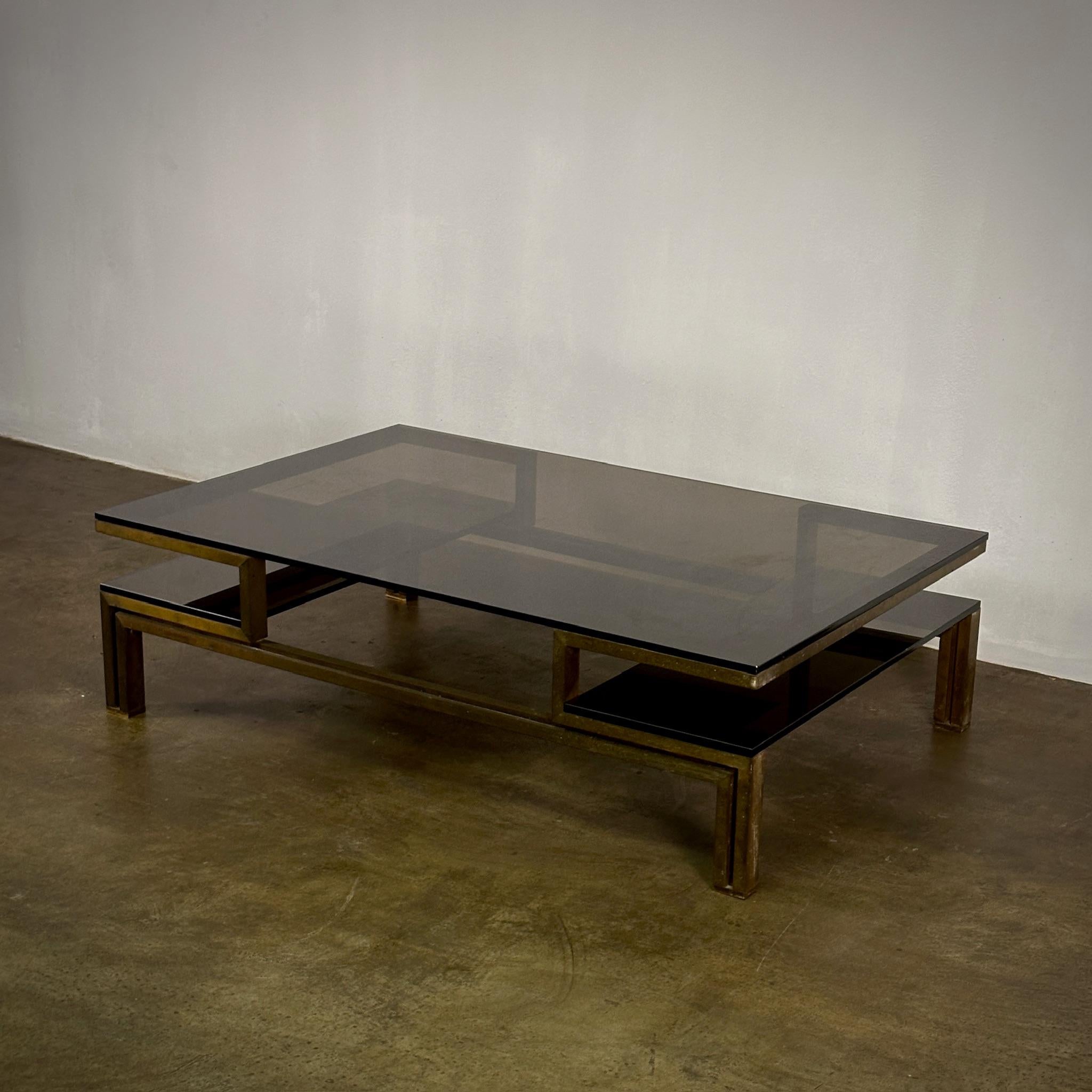 Coffee Table In Good Condition In Los Angeles, CA
