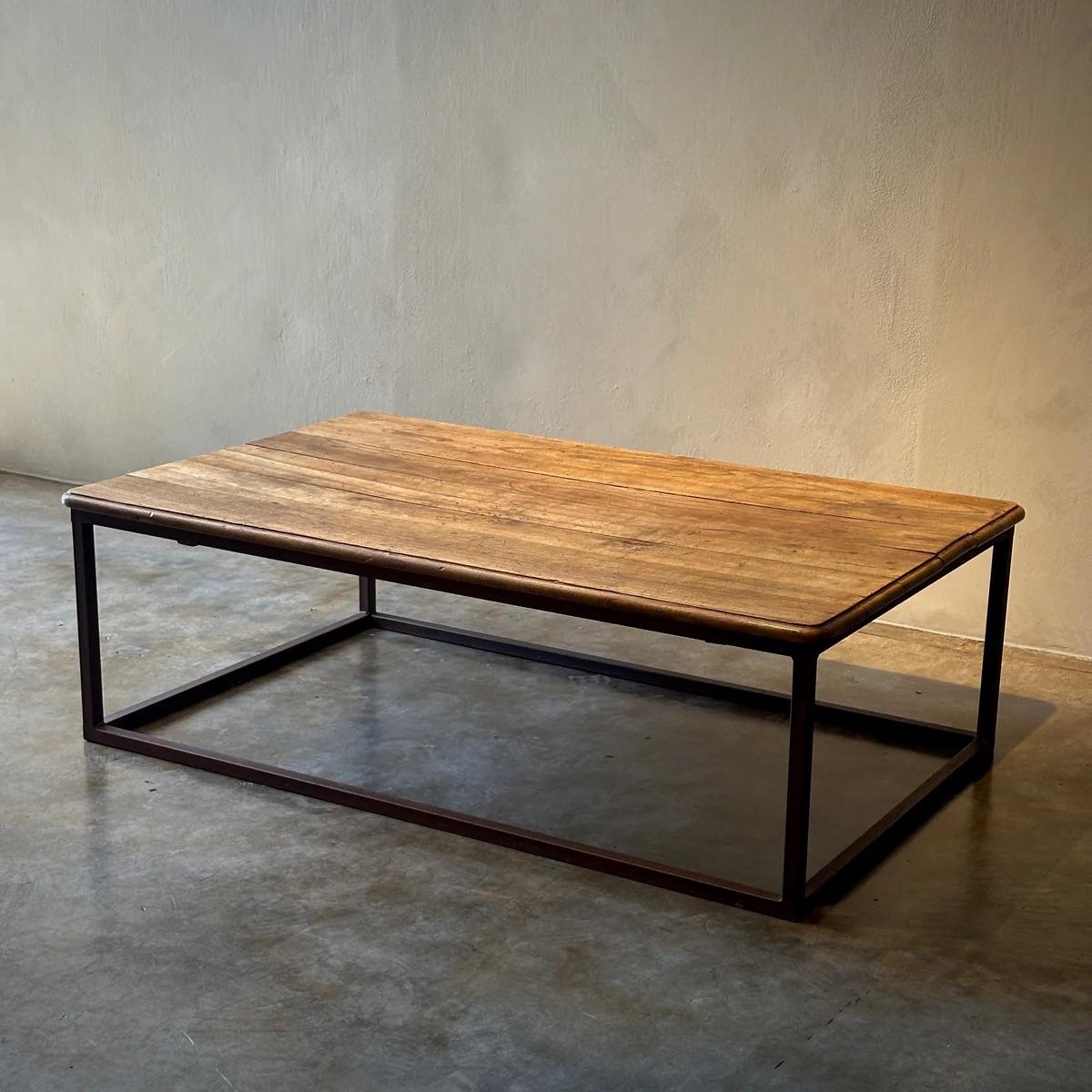 Table basse Bon état - En vente à Los Angeles, CA