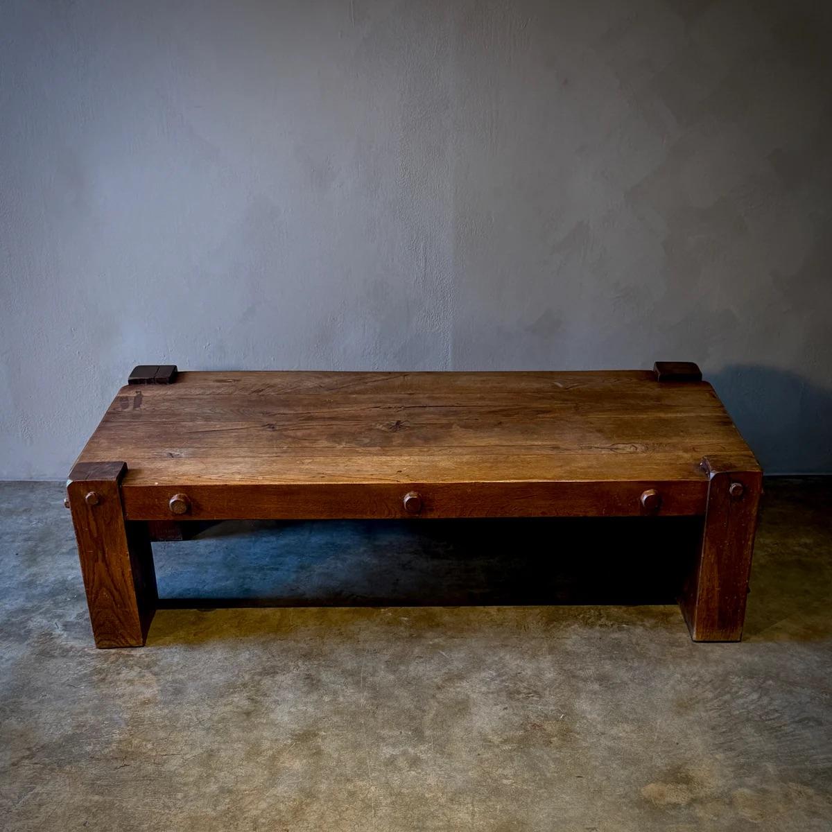 Coffee Table In Good Condition For Sale In Los Angeles, CA
