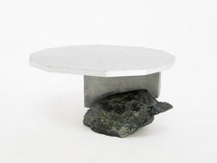 Table basse Foreign Bodies - LP-35C (aluminium, pierre) - par Collin Velkoff