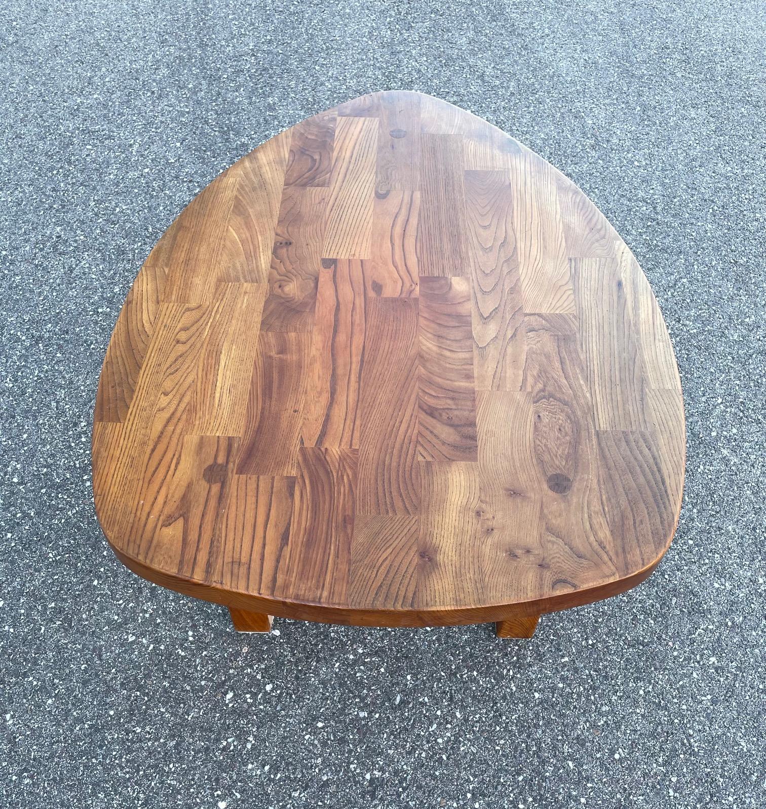 Coffee Table Forme Libre in the Manner of Charlotte Perriand For Sale 1