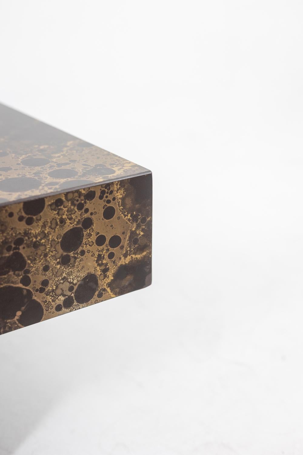 20ième siècle Table basse formant un bar avec un plateau coulissant. 1970. en vente