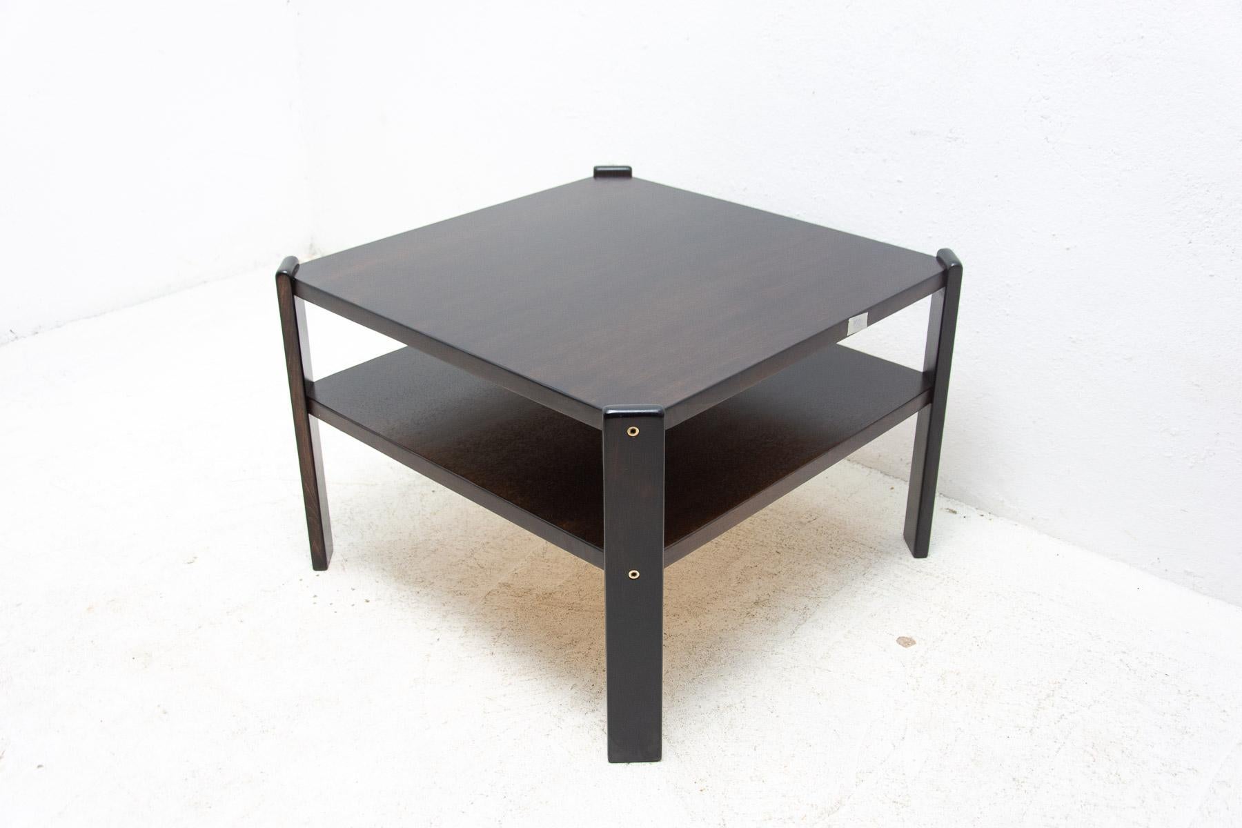 This coffee table was made in the former Czechoslovakia in the 1980’s. It´s made of dark stained beech wood.
The table is in excellent condition and has been fully refurbished.

Height 52 cm

Length 74 cm

Width 74 cm.