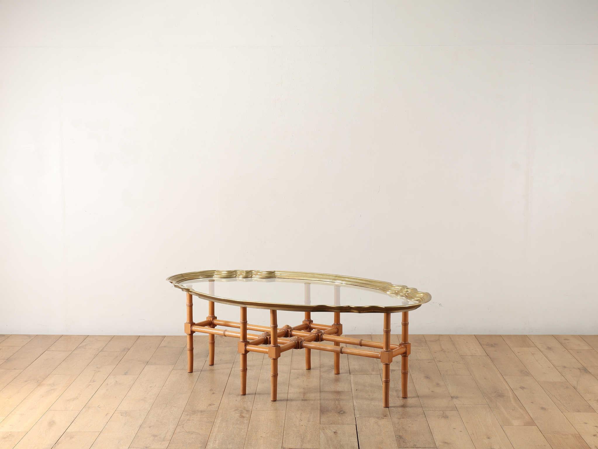 This coffee table was manufactured by the Danish furniture manufacturer Lysberg Hansen & Therp in the estimated 1960s. The design and silhouette are very unique, with vintage elements from Africa and Eastern Europe. The glass edge of the tabletop is
