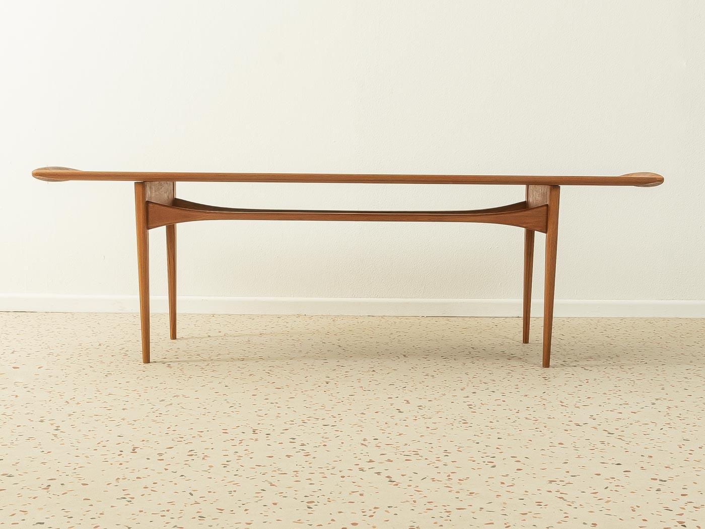 Classic coffee table from the 1960s by Tove & Edvard Kindt-Larsen for France & Daverkosen. Solid frame and table top in teak.

Quality features:
- accomplished design: perfect proportions and visible attention to detail
- high-quality