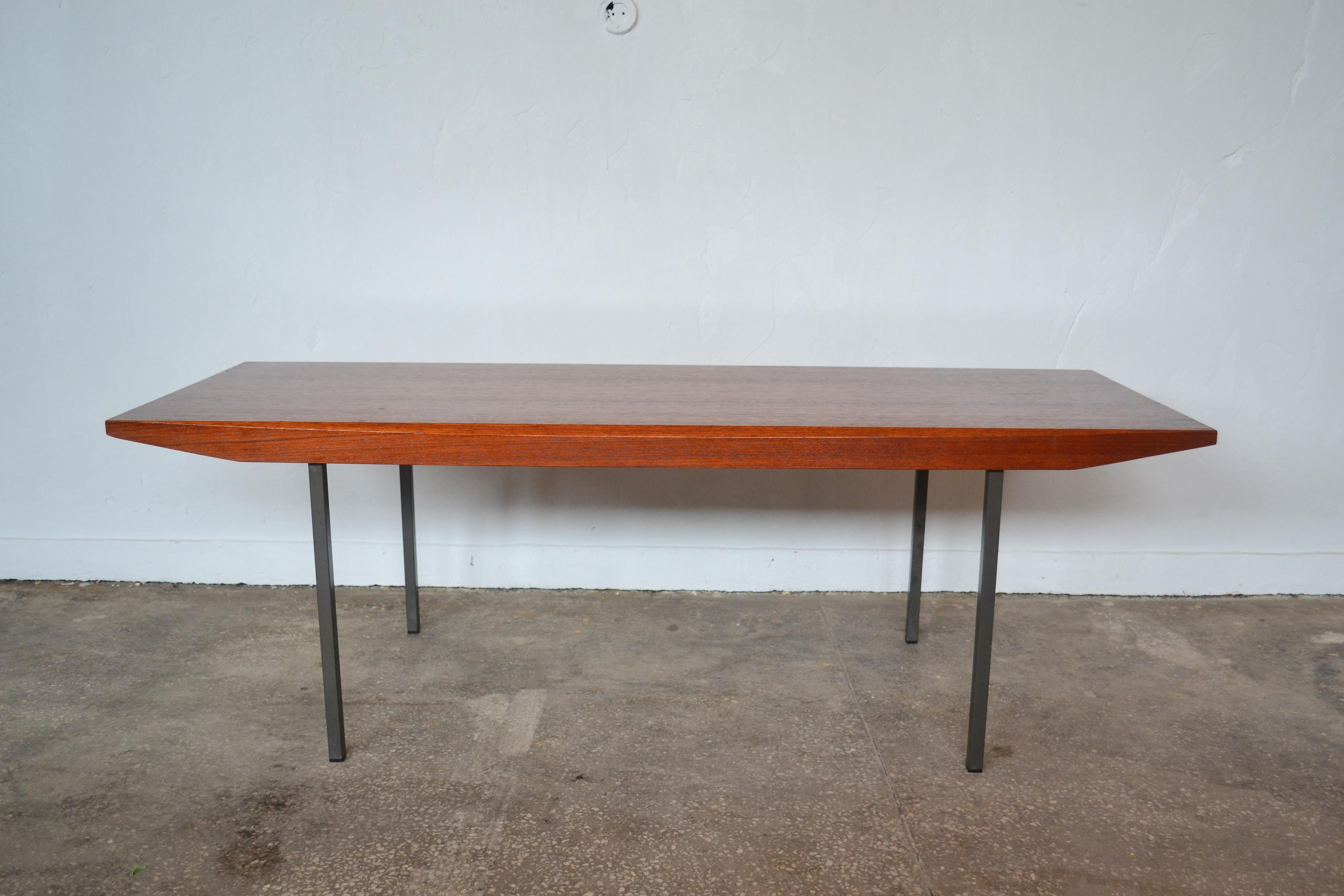 This coffee table was manufactured by Wilhelm Renz in the 1960s.